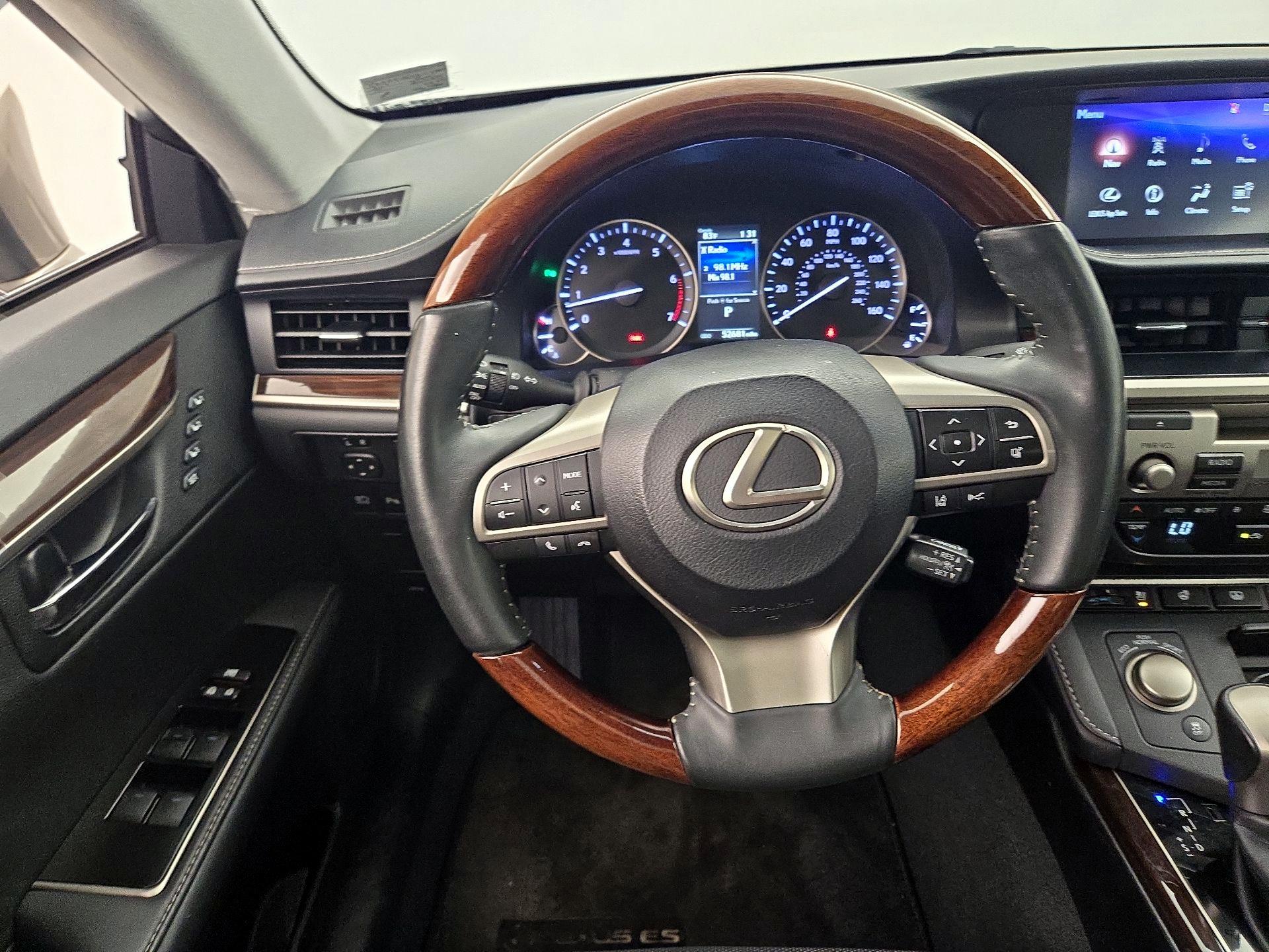 Thumbnail: 2017 Lexus ES - 10