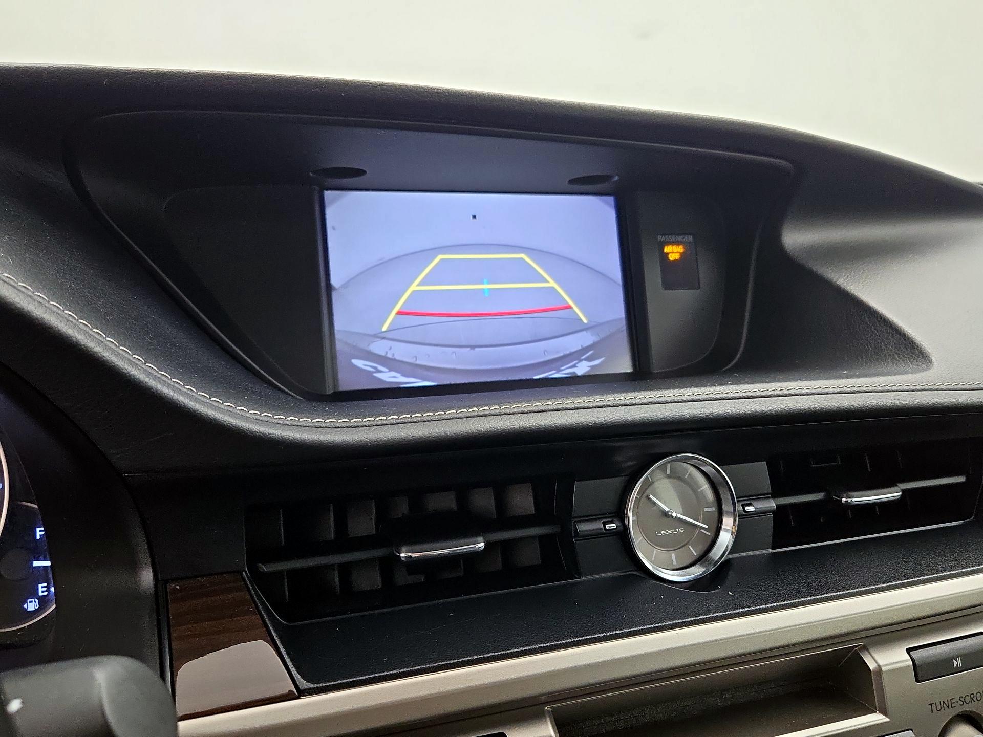 Thumbnail: 2017 Lexus ES - 15