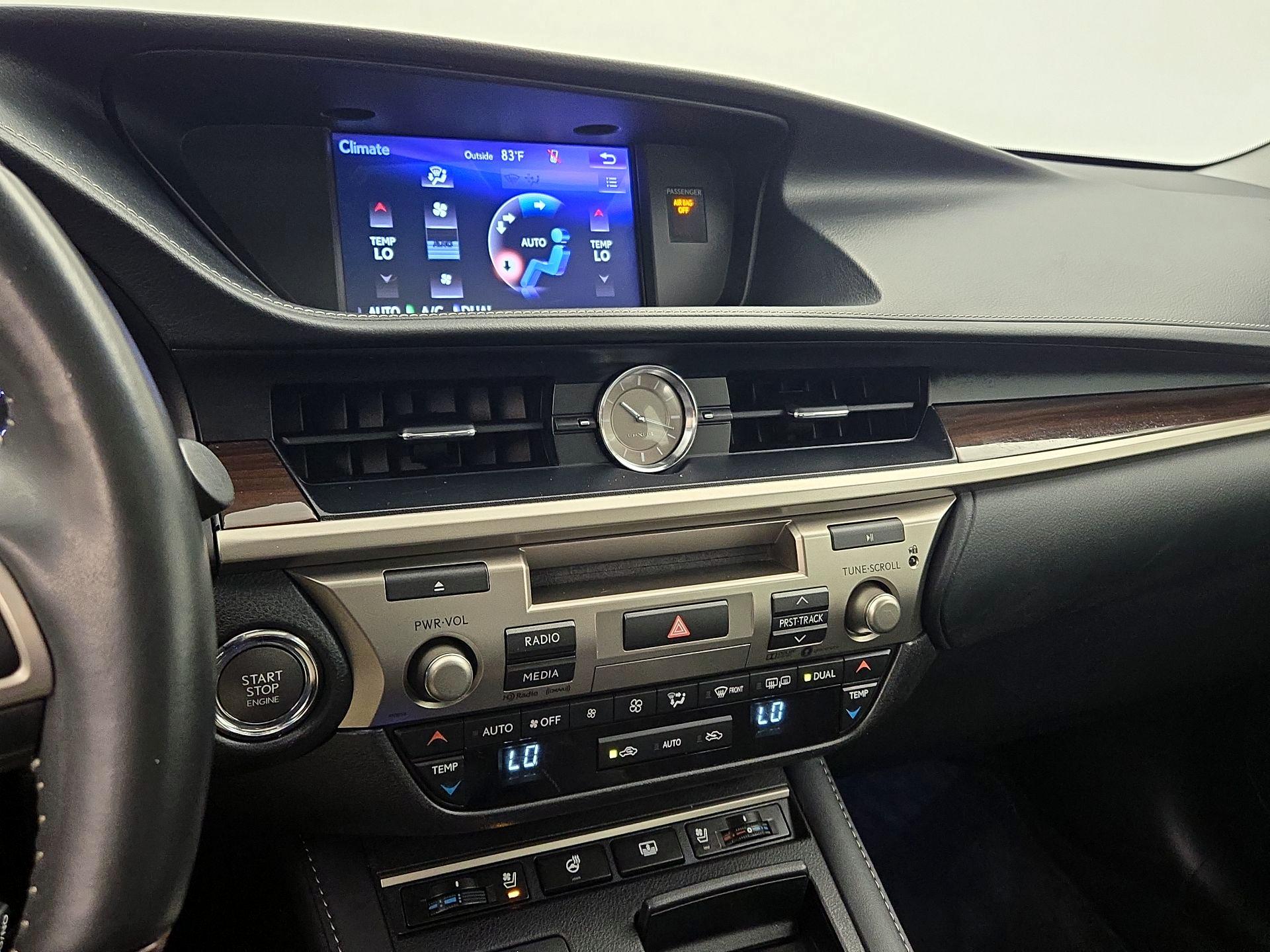 Thumbnail: 2017 Lexus ES - 17
