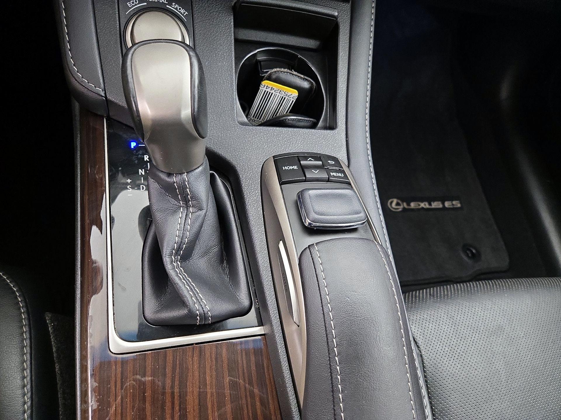 Thumbnail: 2017 Lexus ES - 18