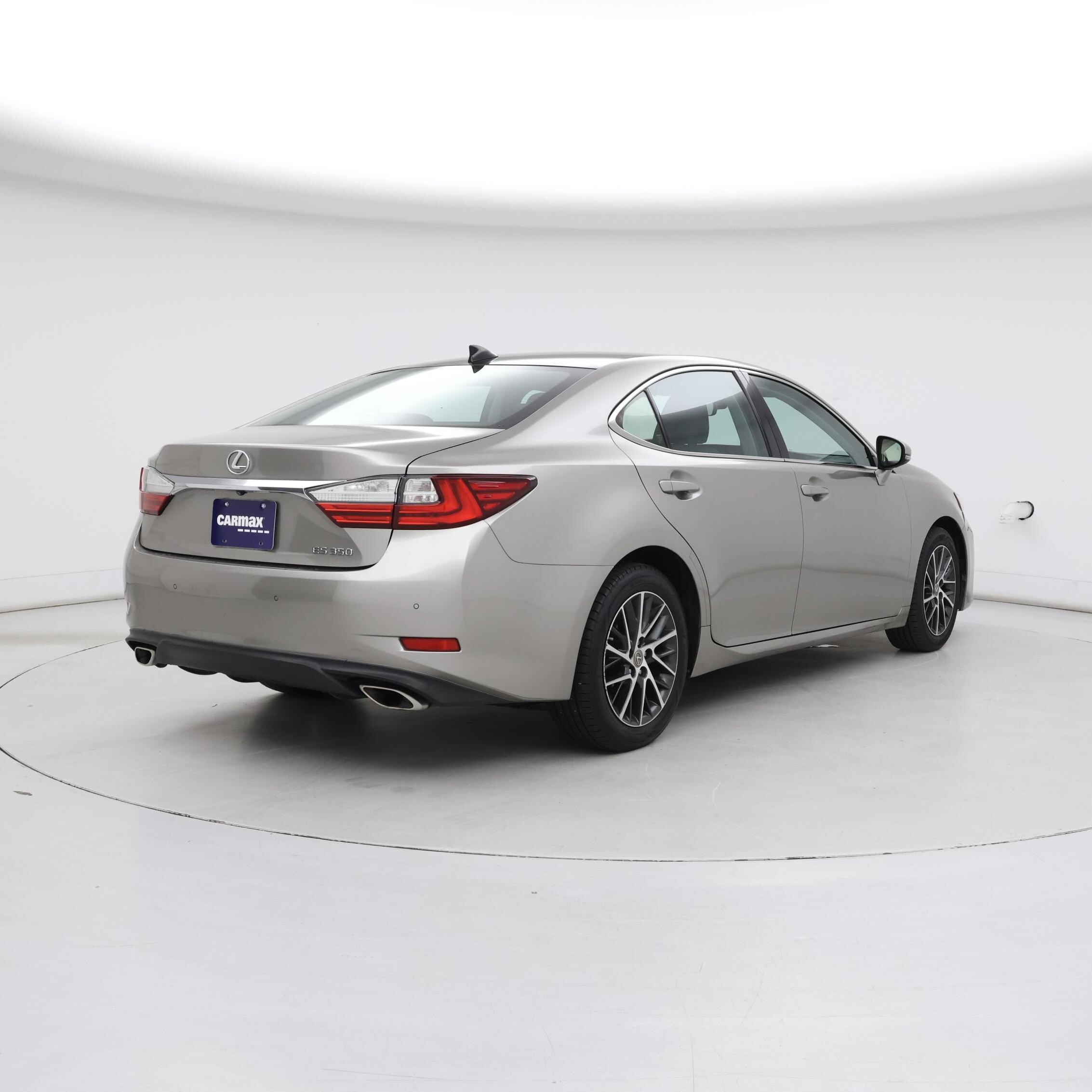 Thumbnail: 2017 Lexus ES - 8