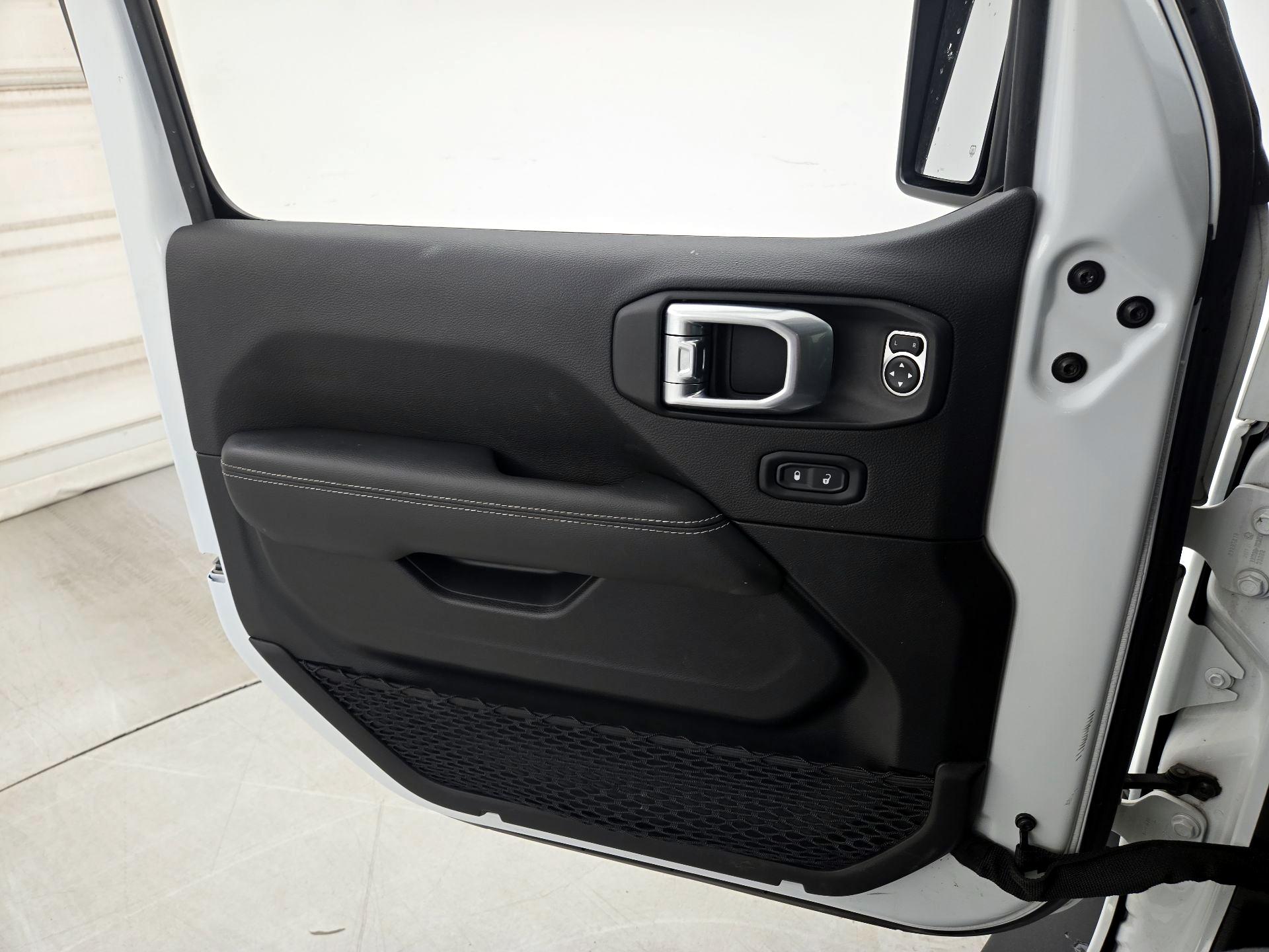 Thumbnail: 2023 Jeep Gladiator - 12