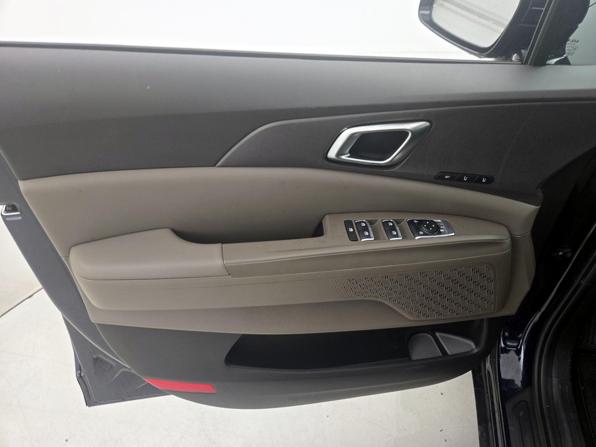 Thumbnail: 2025 Kia Carnival - 12