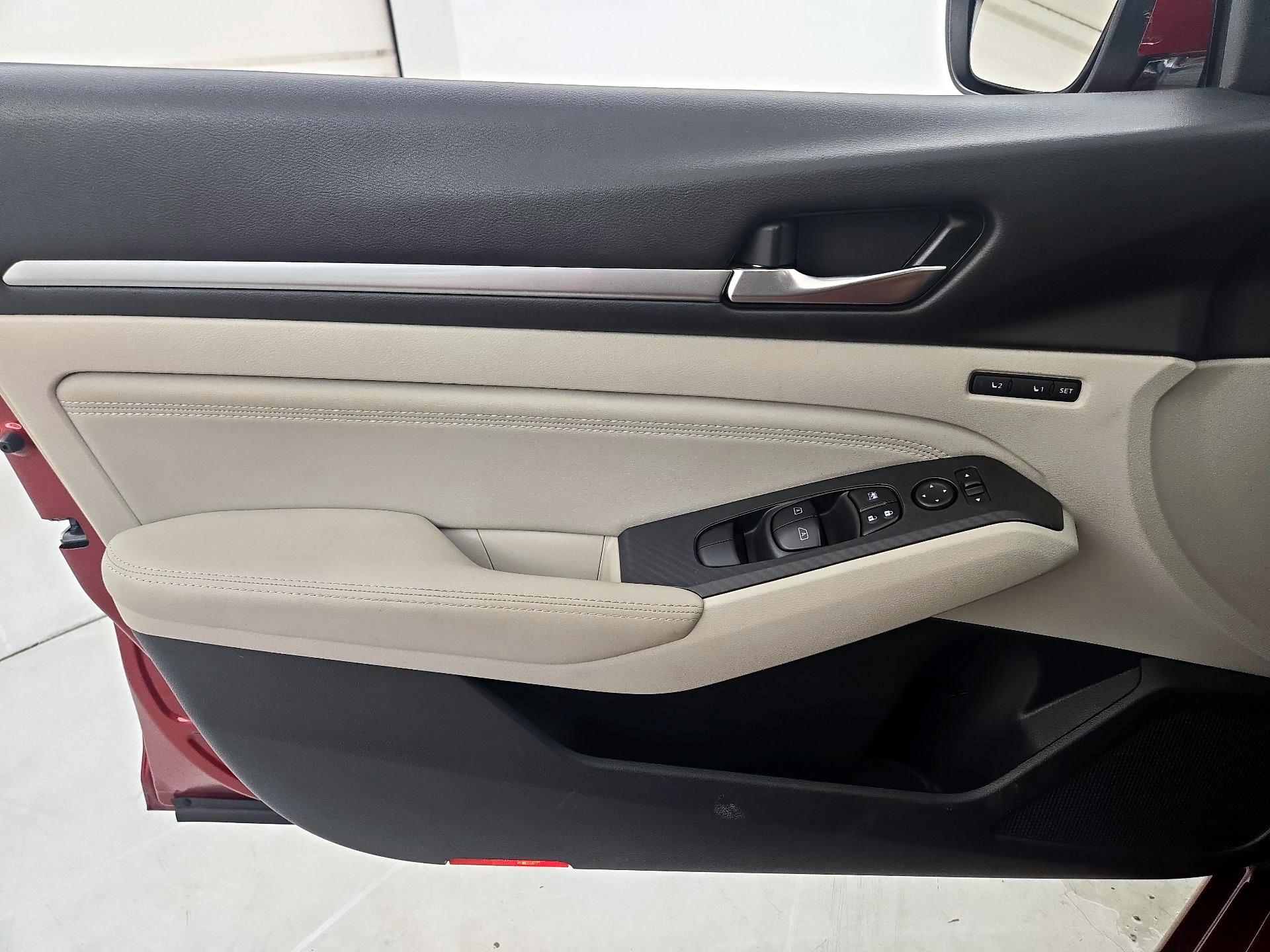 Thumbnail: 2019 Nissan Altima - 12