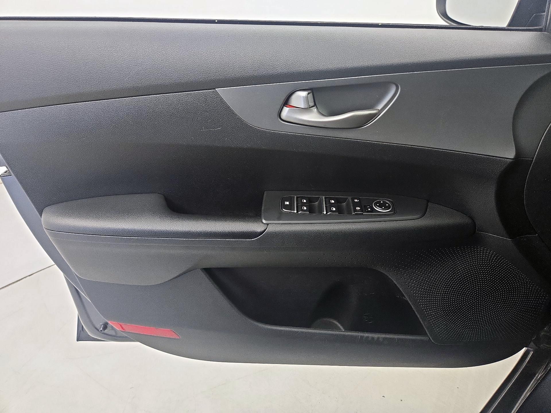 Thumbnail: 2020 Kia Forte - 12