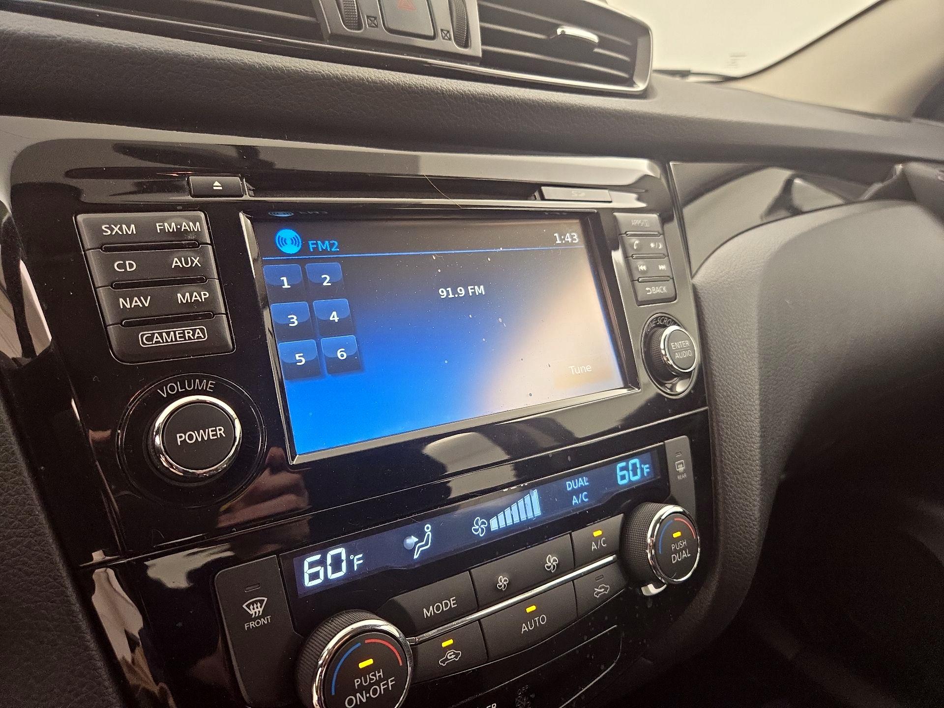 Thumbnail: 2017 Nissan Rogue Sport - 16
