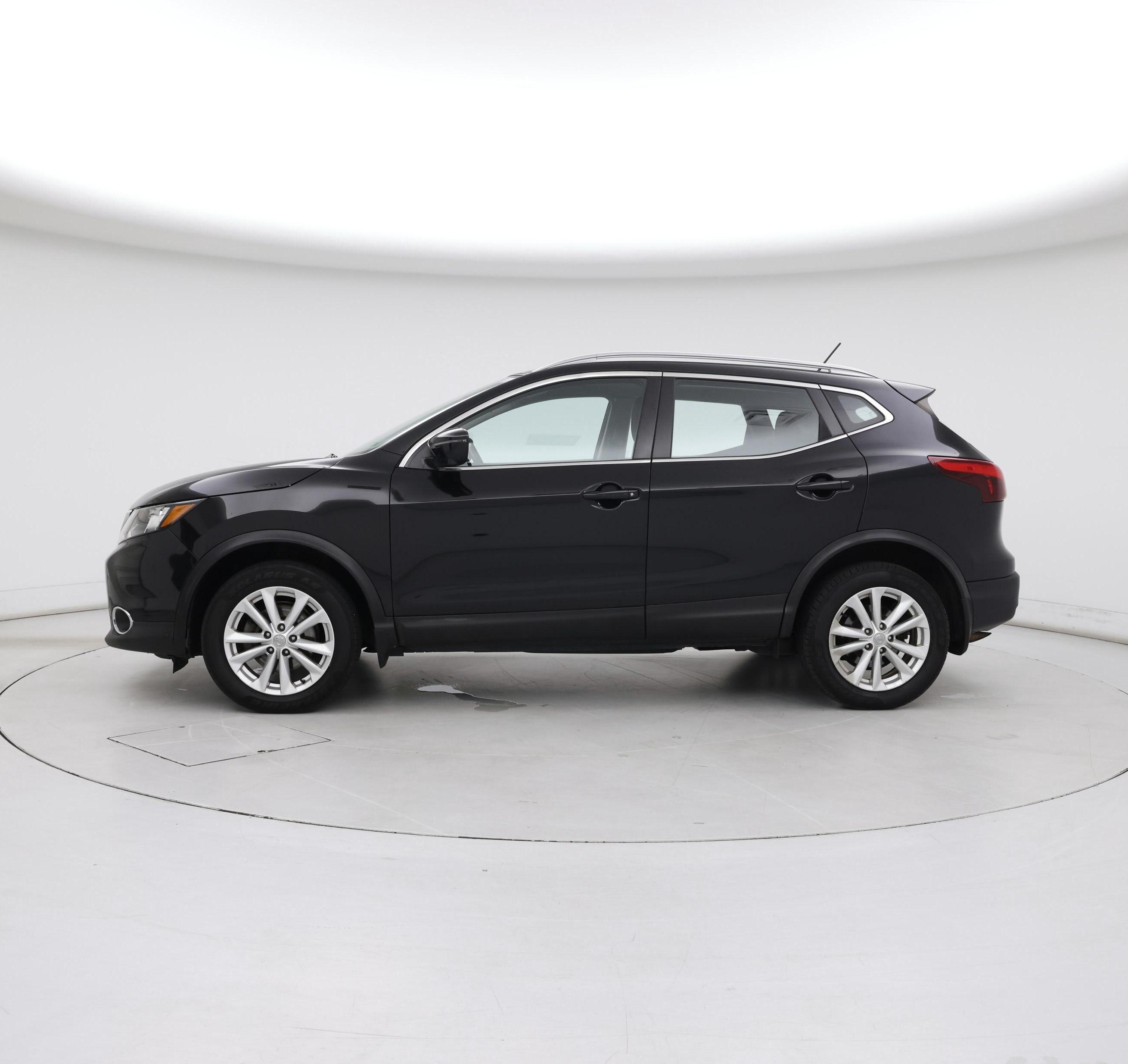 Thumbnail: 2017 Nissan Rogue Sport - 3