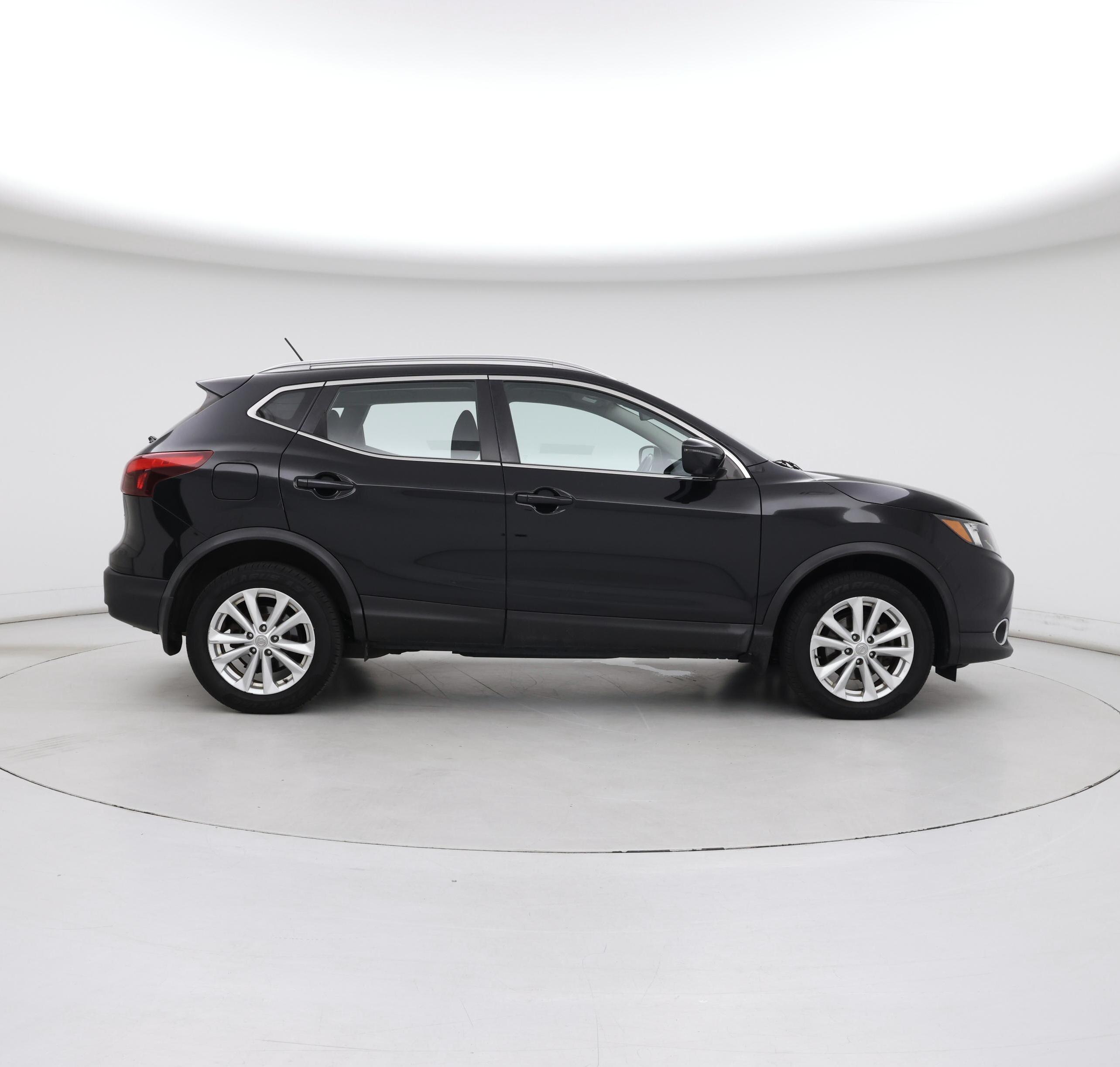 Thumbnail: 2017 Nissan Rogue Sport - 7