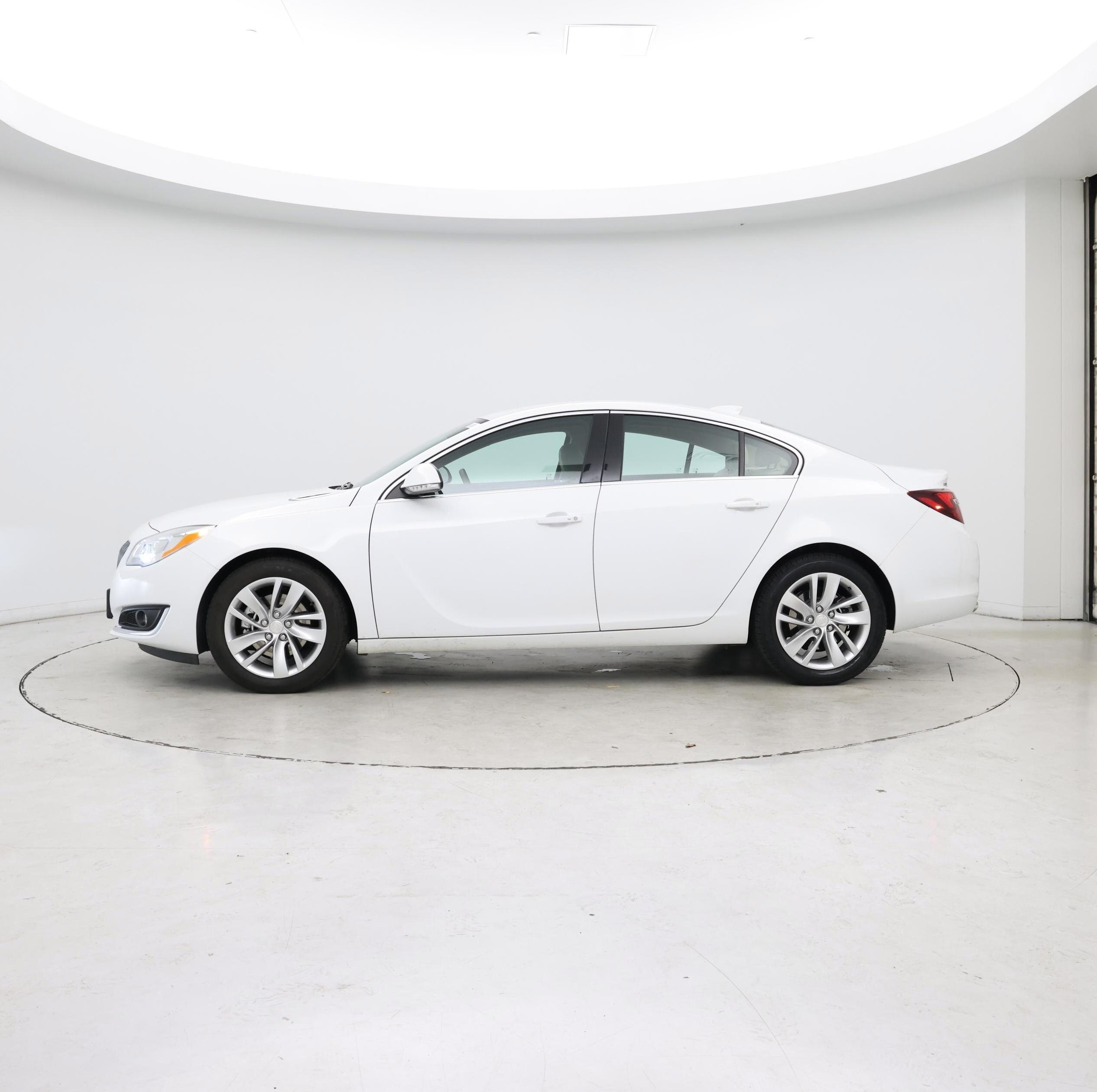 Thumbnail: 2017 Buick Regal - 3