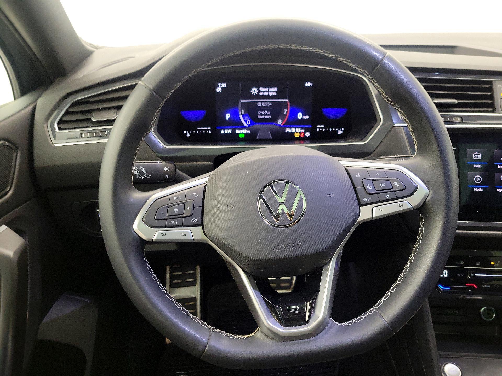 Thumbnail: 2023 Volkswagen Tiguan - 10