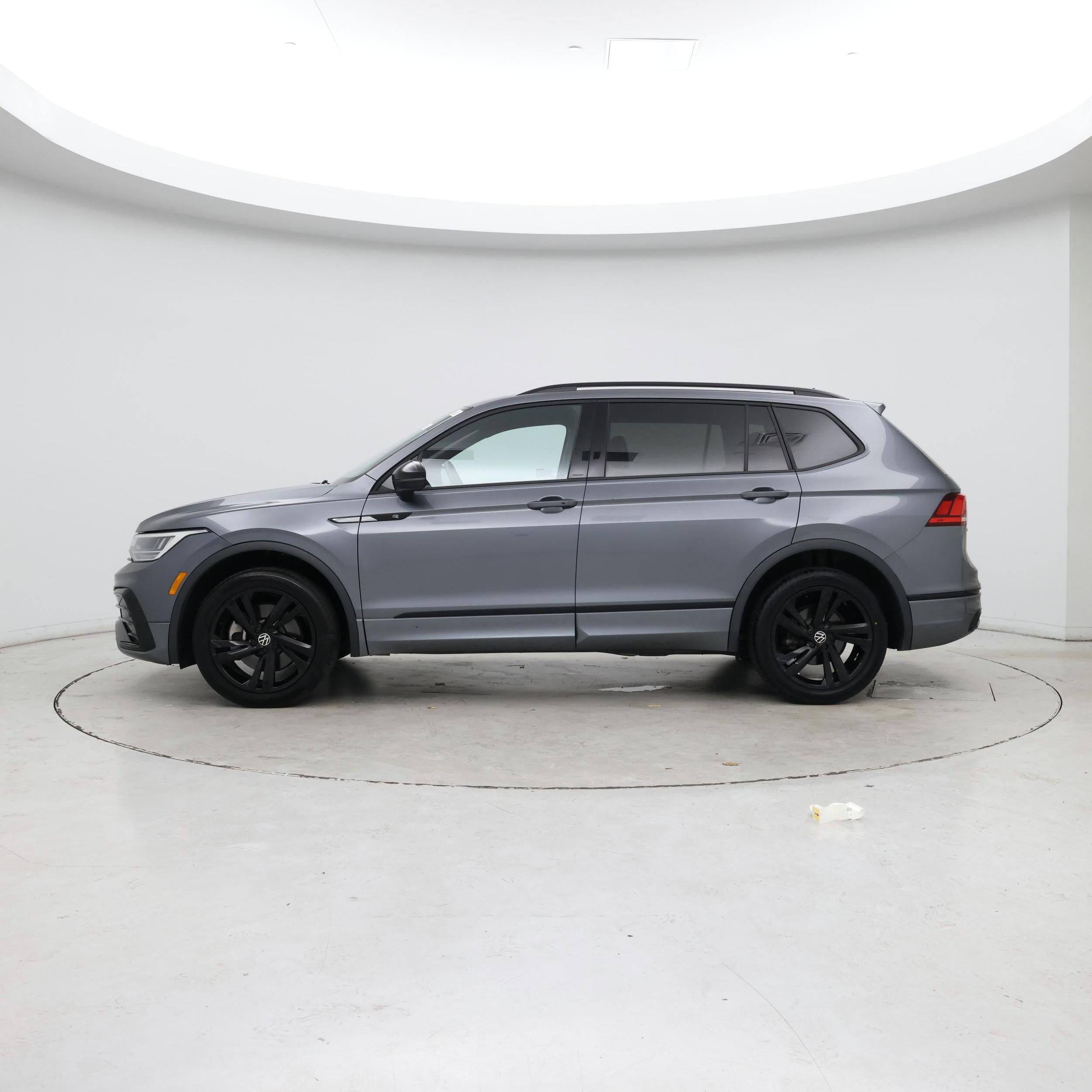 Thumbnail: 2023 Volkswagen Tiguan - 3