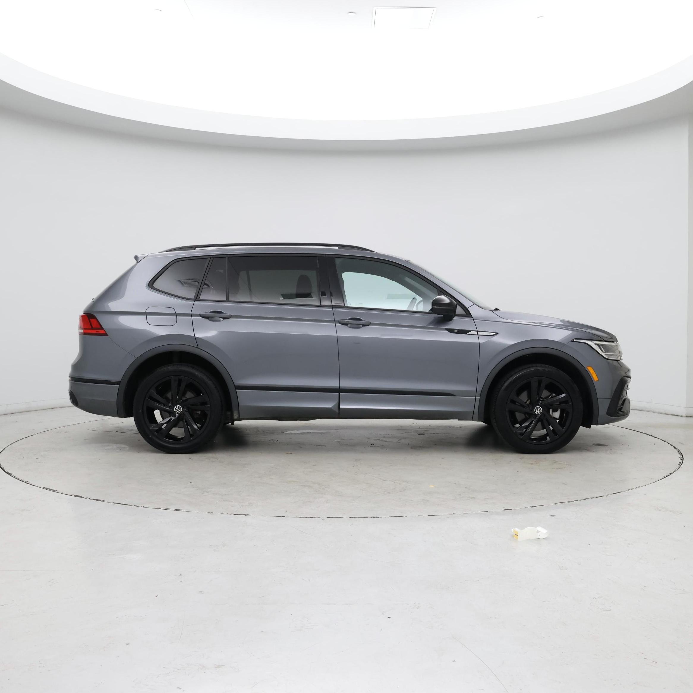 Thumbnail: 2023 Volkswagen Tiguan - 7