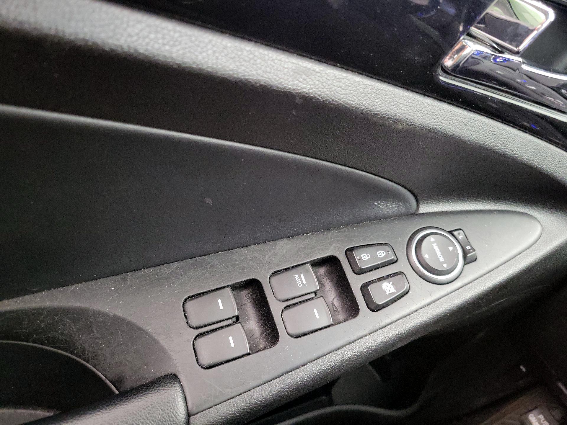 Thumbnail: 2014 Hyundai Sonata - 12