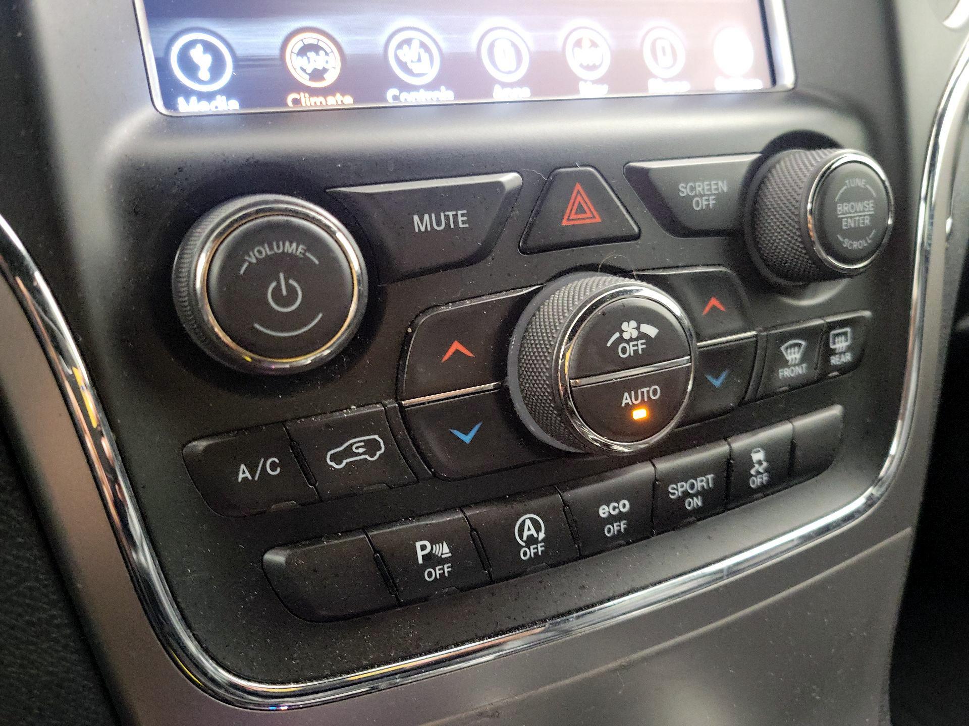 Thumbnail: 2018 Jeep Grand Cherokee - 17