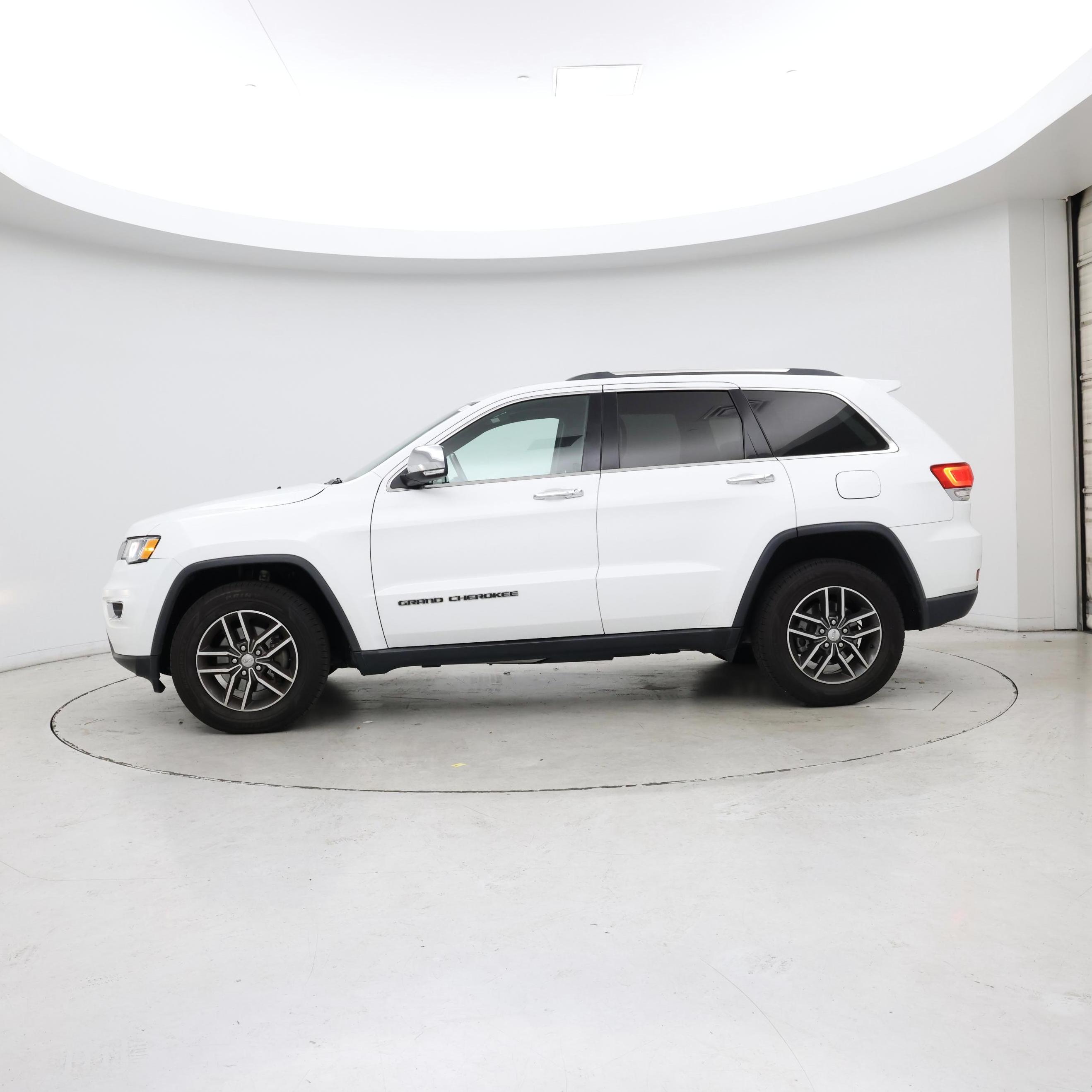 Thumbnail: 2018 Jeep Grand Cherokee - 3