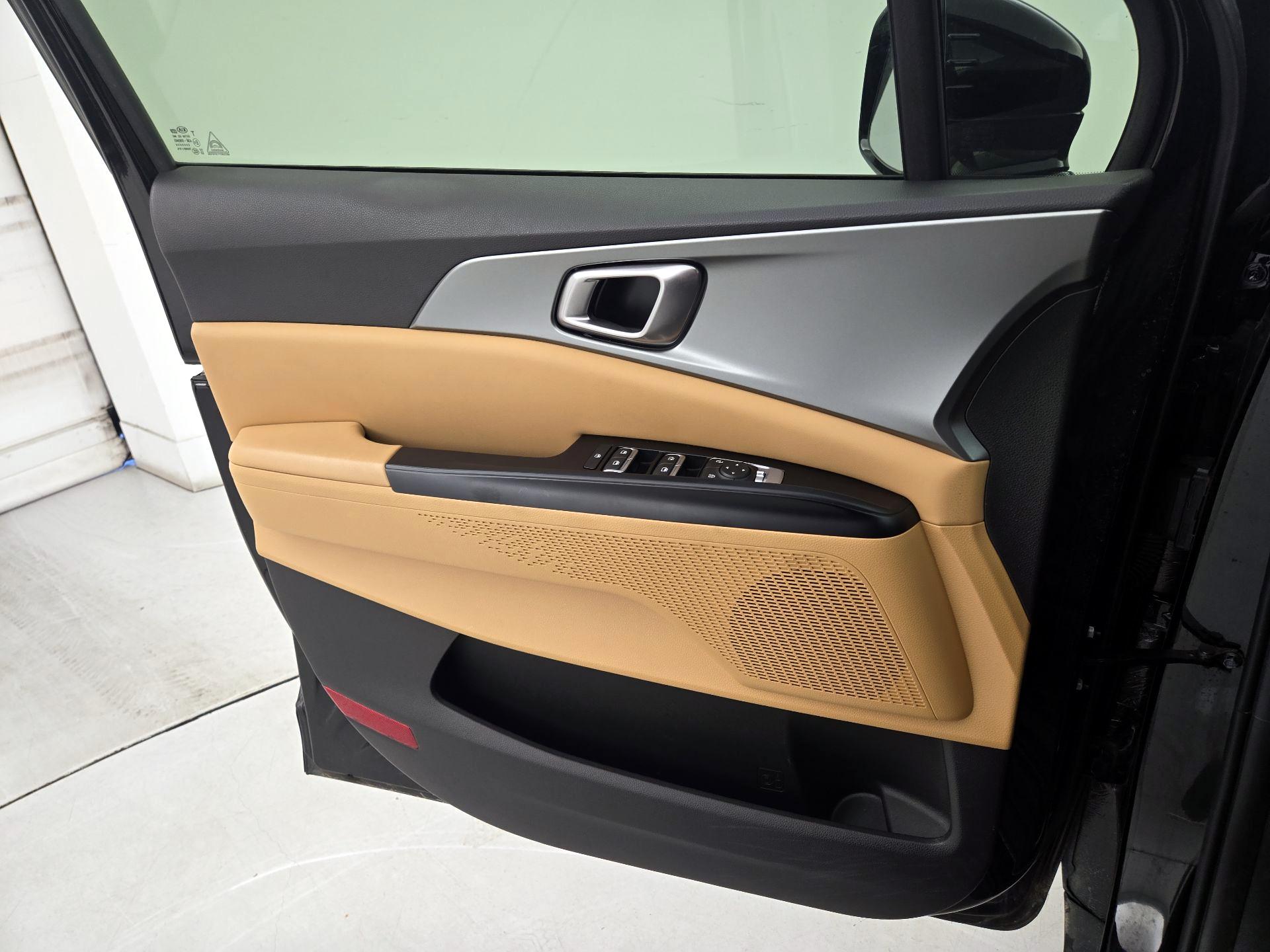 Thumbnail: 2022 Kia Carnival - 12