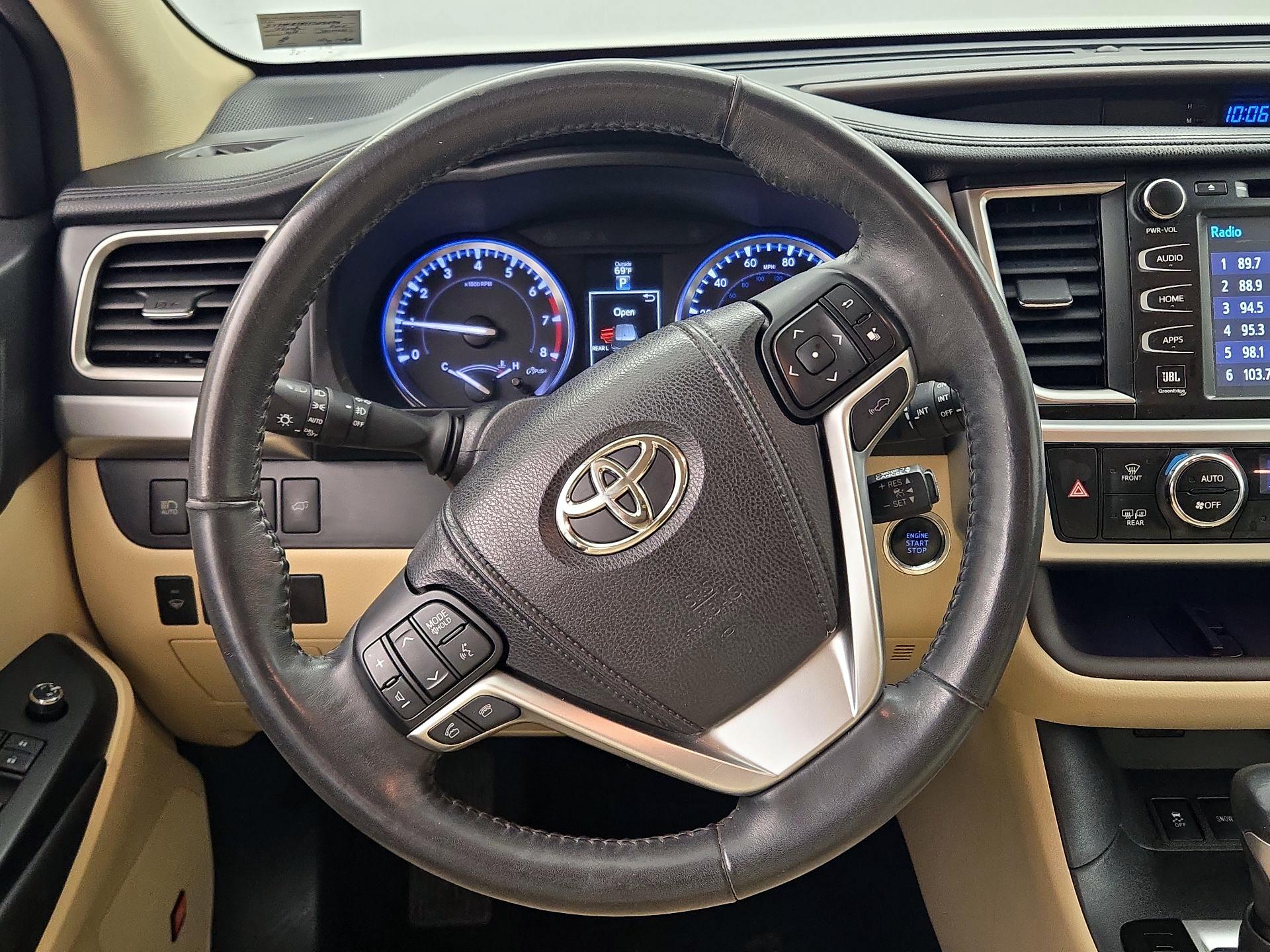 Thumbnail: 2015 Toyota Highlander - 10