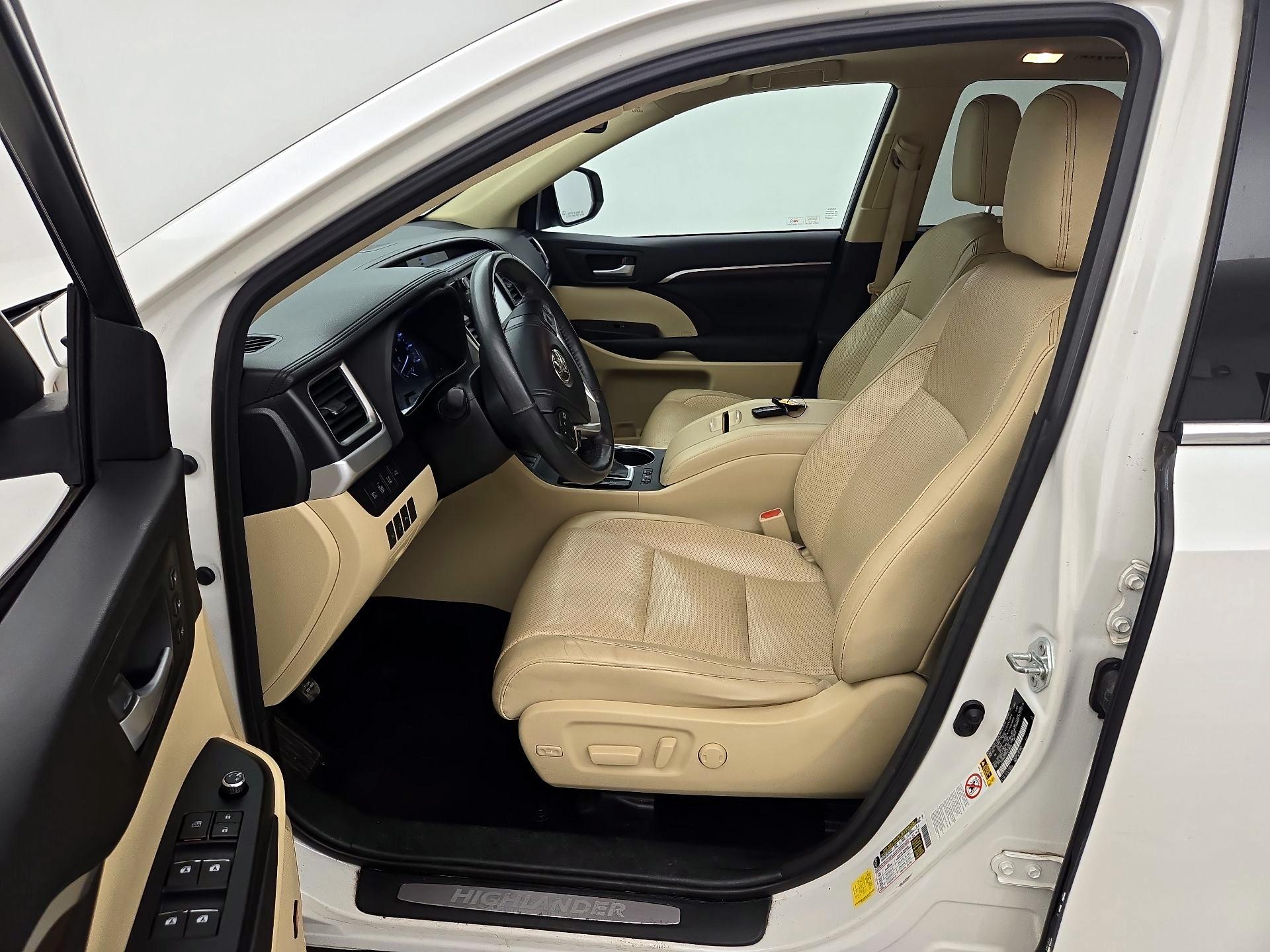 Thumbnail: 2015 Toyota Highlander - 11