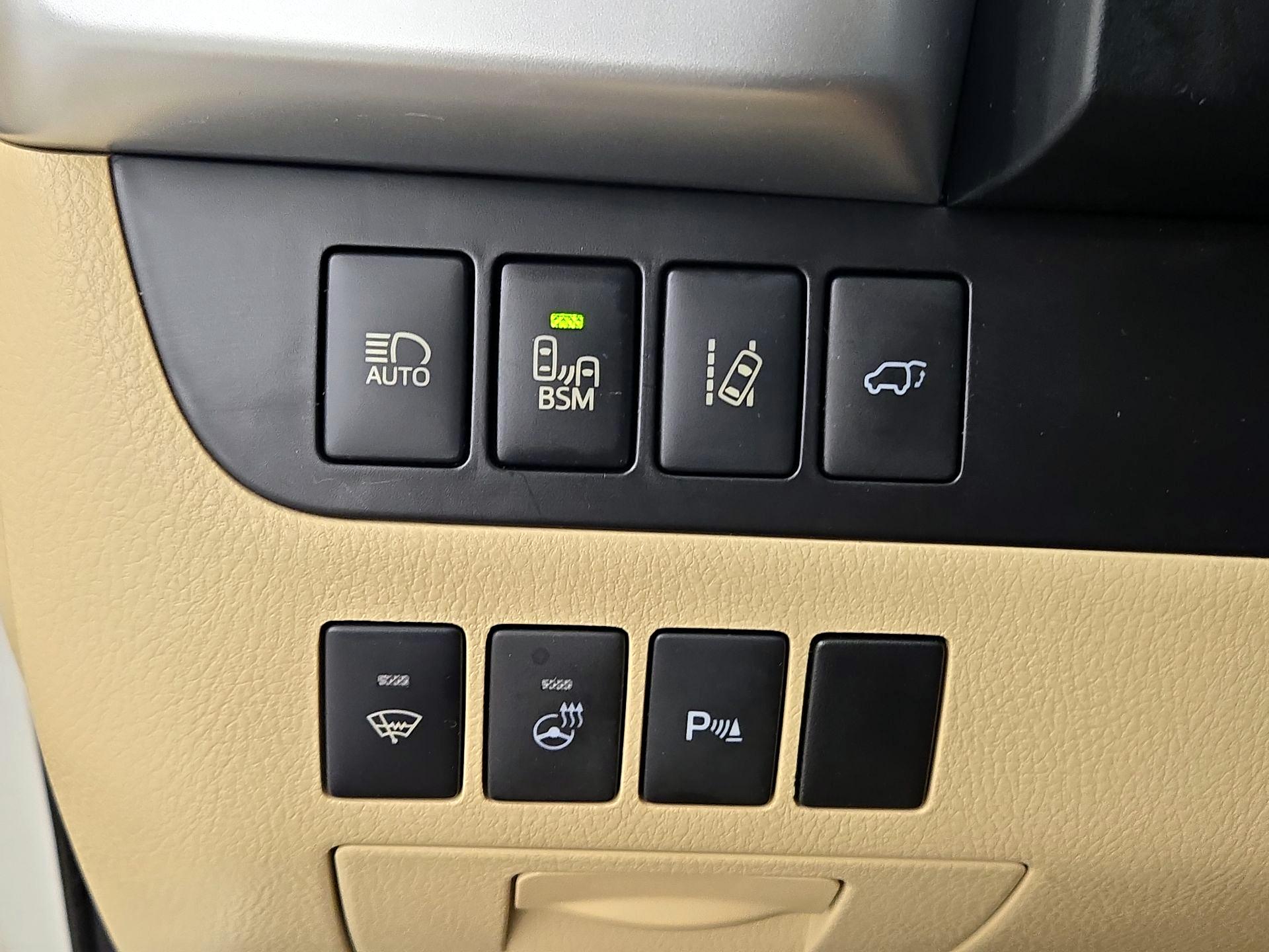 Thumbnail: 2015 Toyota Highlander - 13