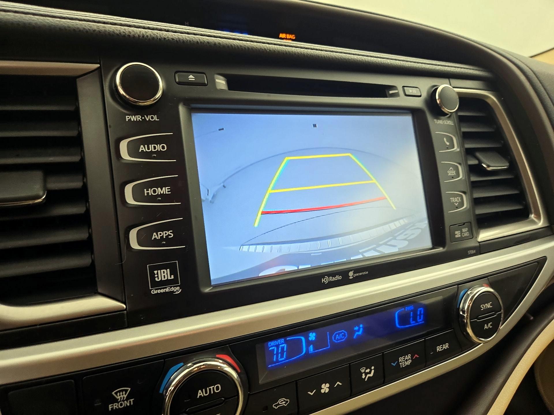 Thumbnail: 2015 Toyota Highlander - 14