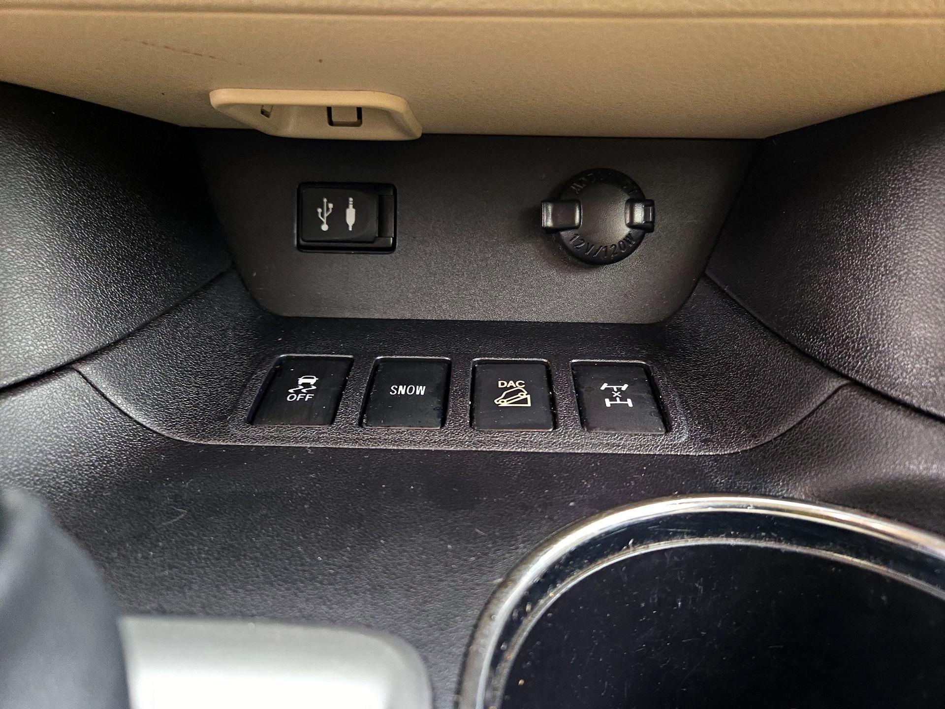 Thumbnail: 2015 Toyota Highlander - 18
