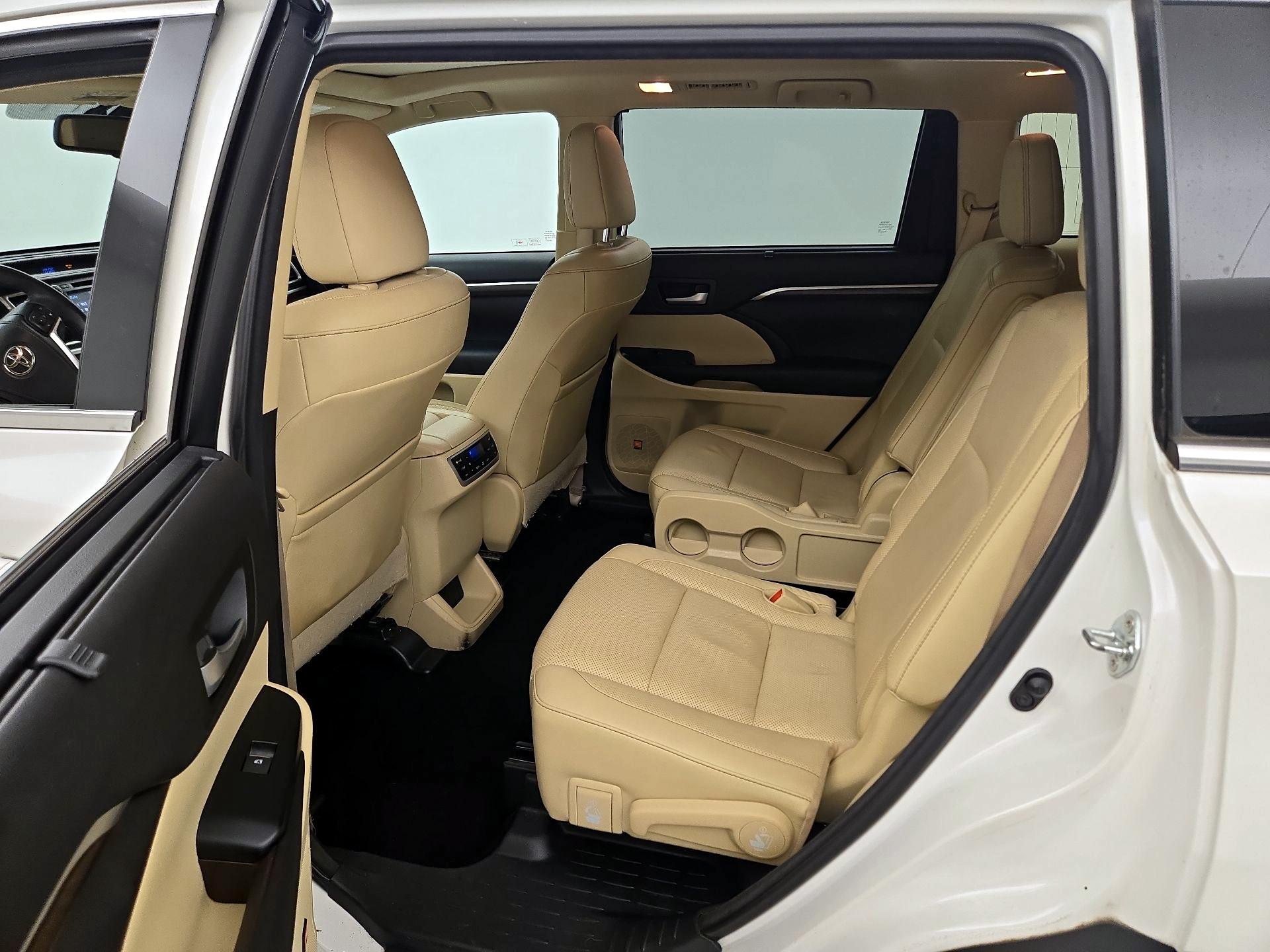 Thumbnail: 2015 Toyota Highlander - 20