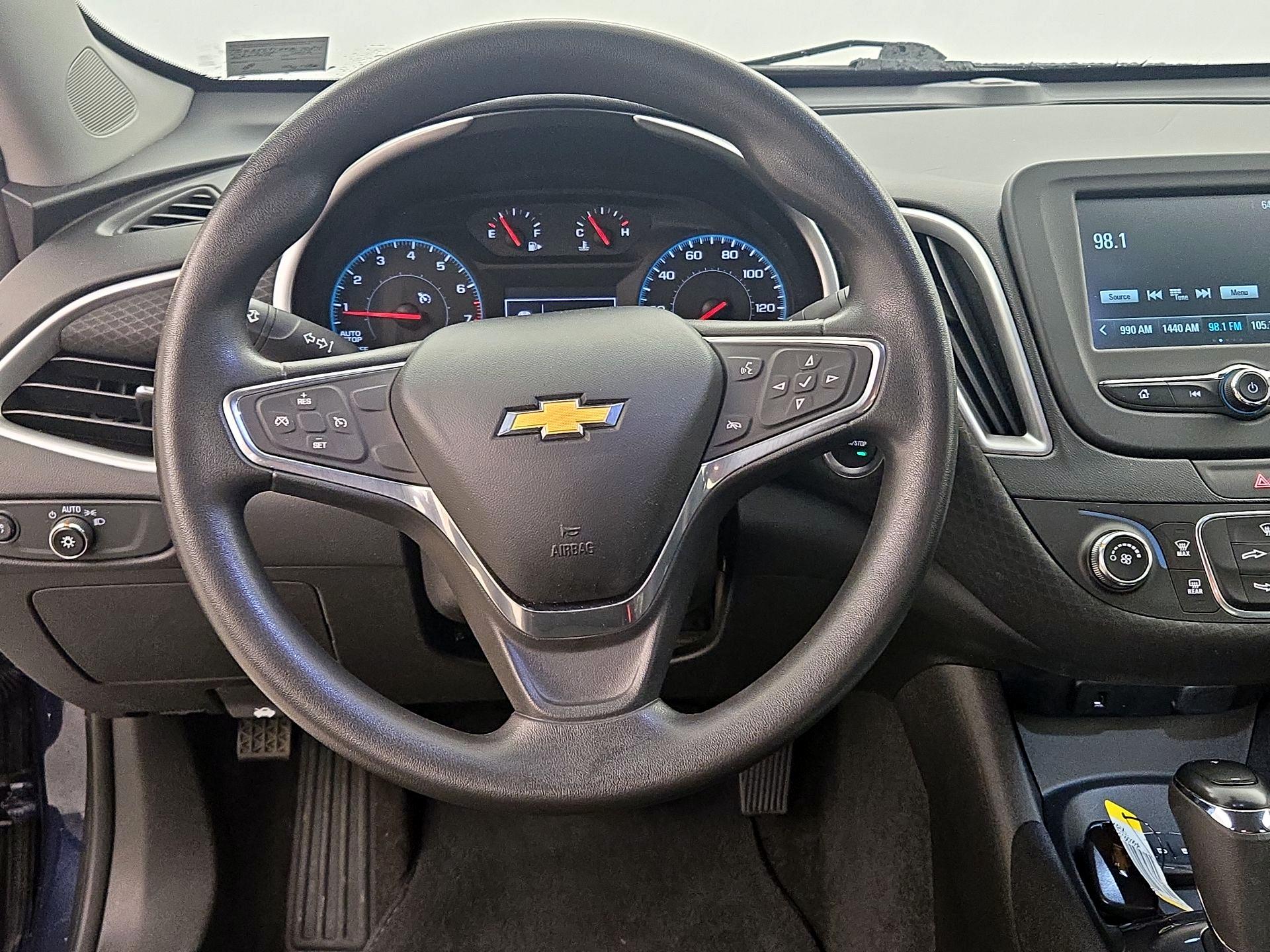 Thumbnail: 2016 Chevrolet Malibu - 10