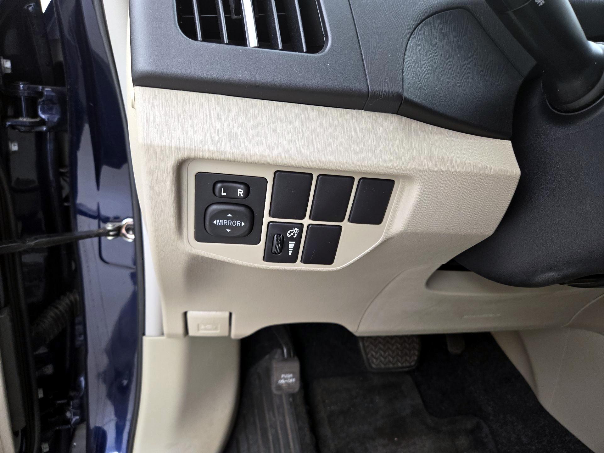Thumbnail: 2015 Toyota Prius - 13