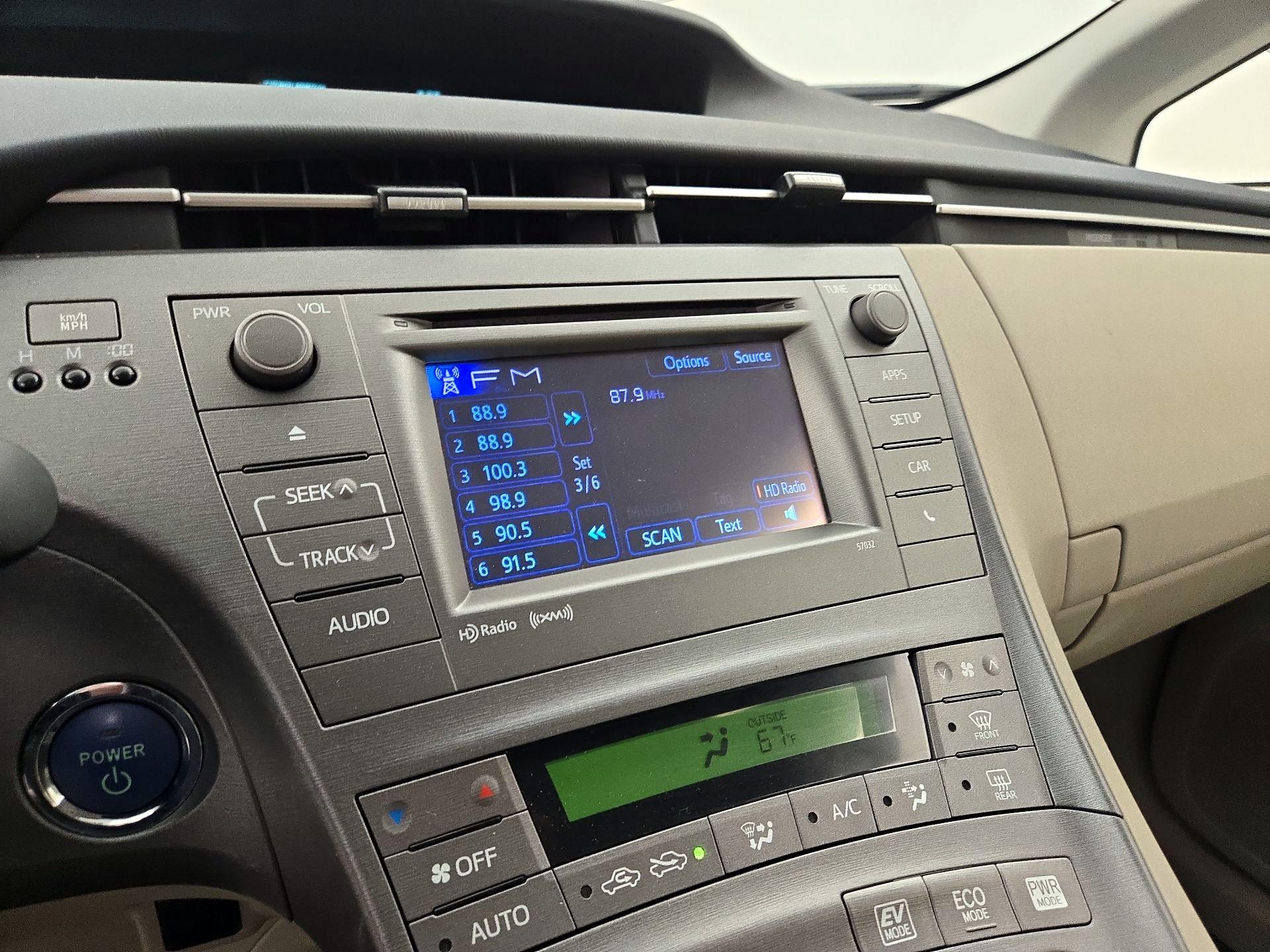 Thumbnail: 2015 Toyota Prius - 15