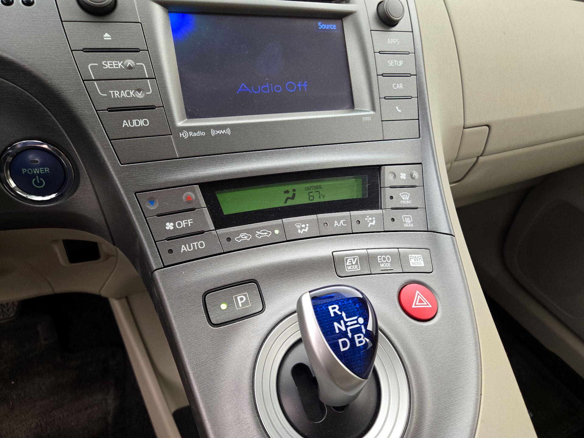 Thumbnail: 2015 Toyota Prius - 16