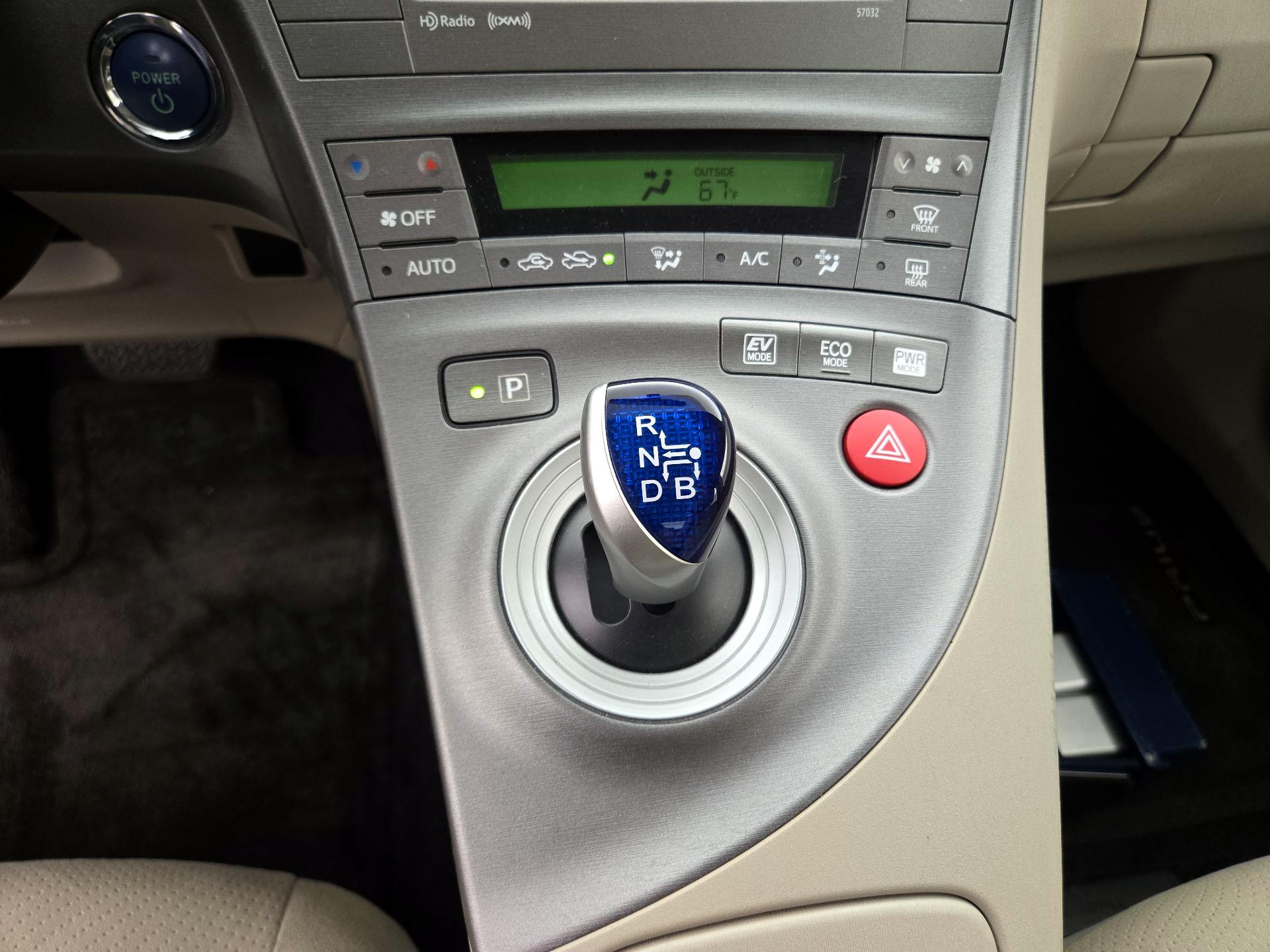 Thumbnail: 2015 Toyota Prius - 17
