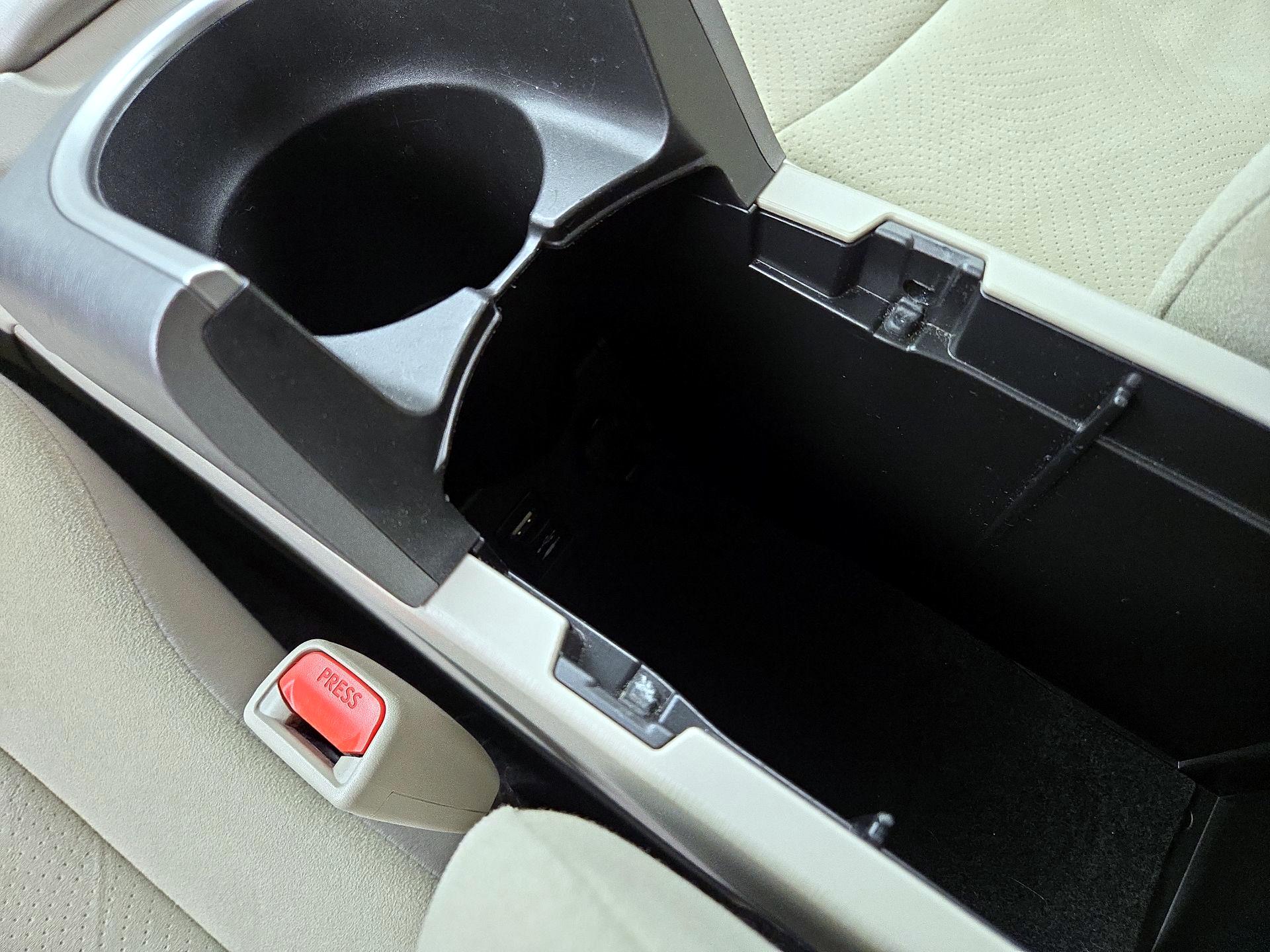 Thumbnail: 2015 Toyota Prius - 18