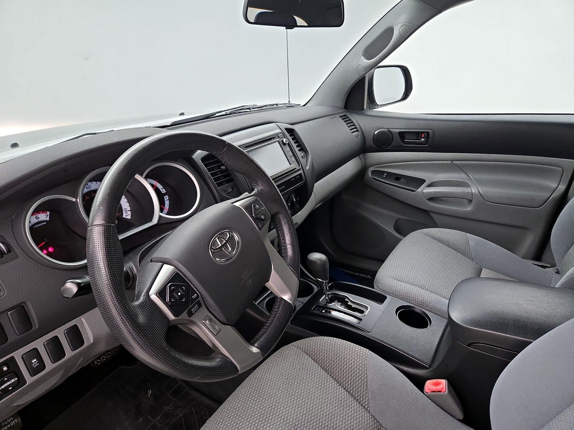 Thumbnail: 2015 Toyota Tacoma - 9