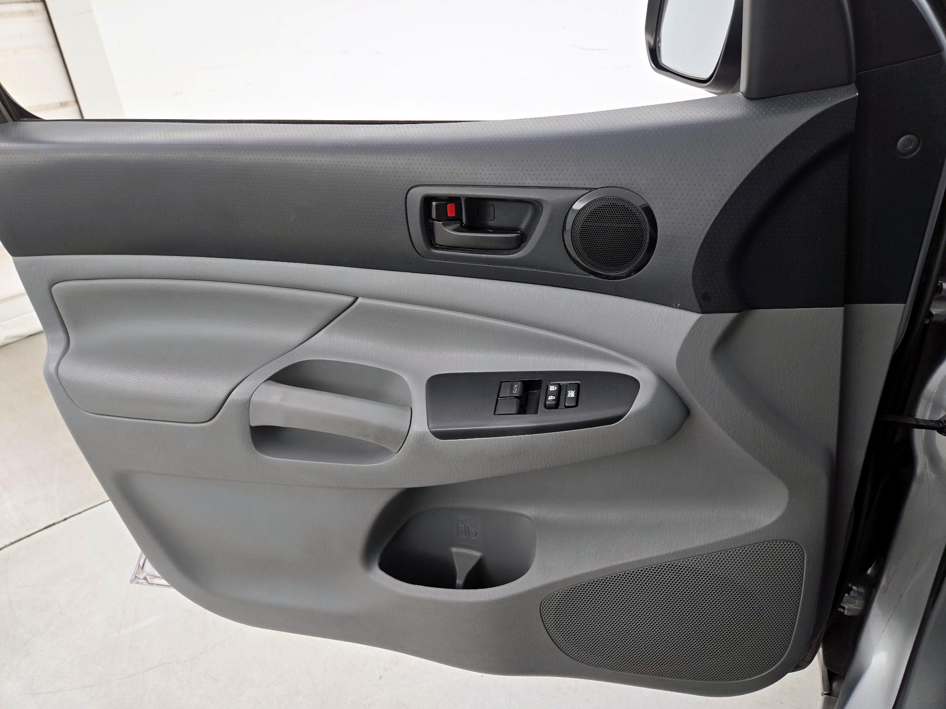 Thumbnail: 2015 Toyota Tacoma - 12