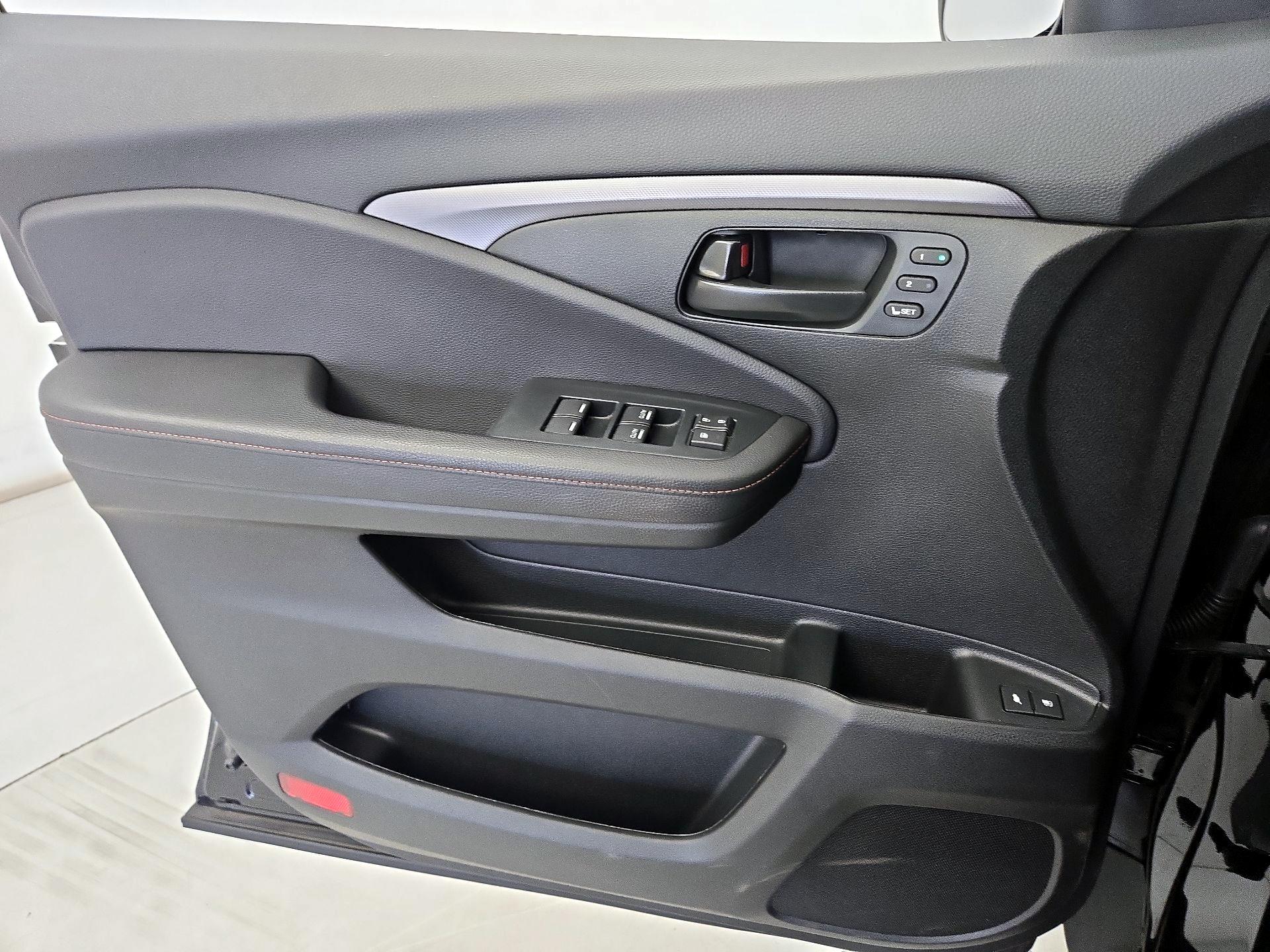 Thumbnail: 2023 Honda Passport - 12