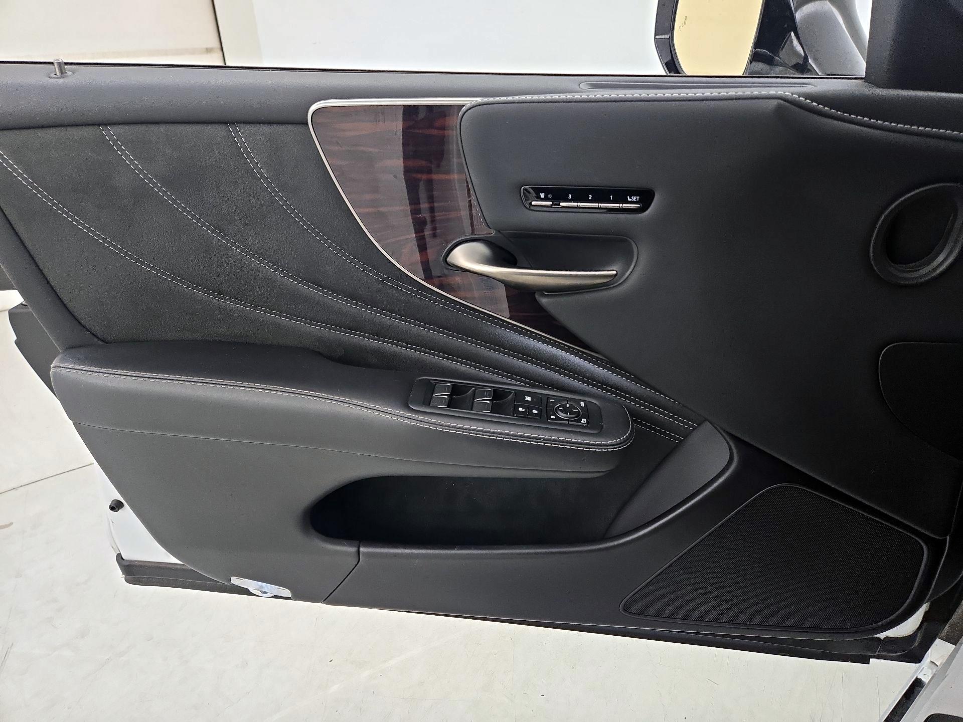 Thumbnail: 2019 Lexus LS - 12