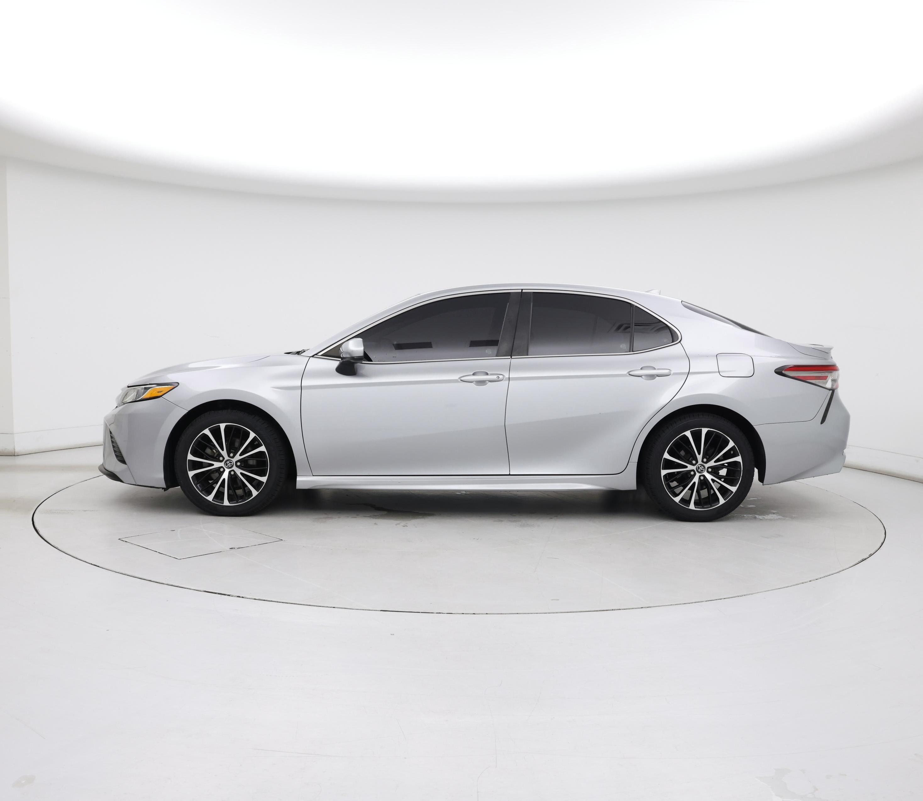 Thumbnail: 2019 Toyota Camry - 3