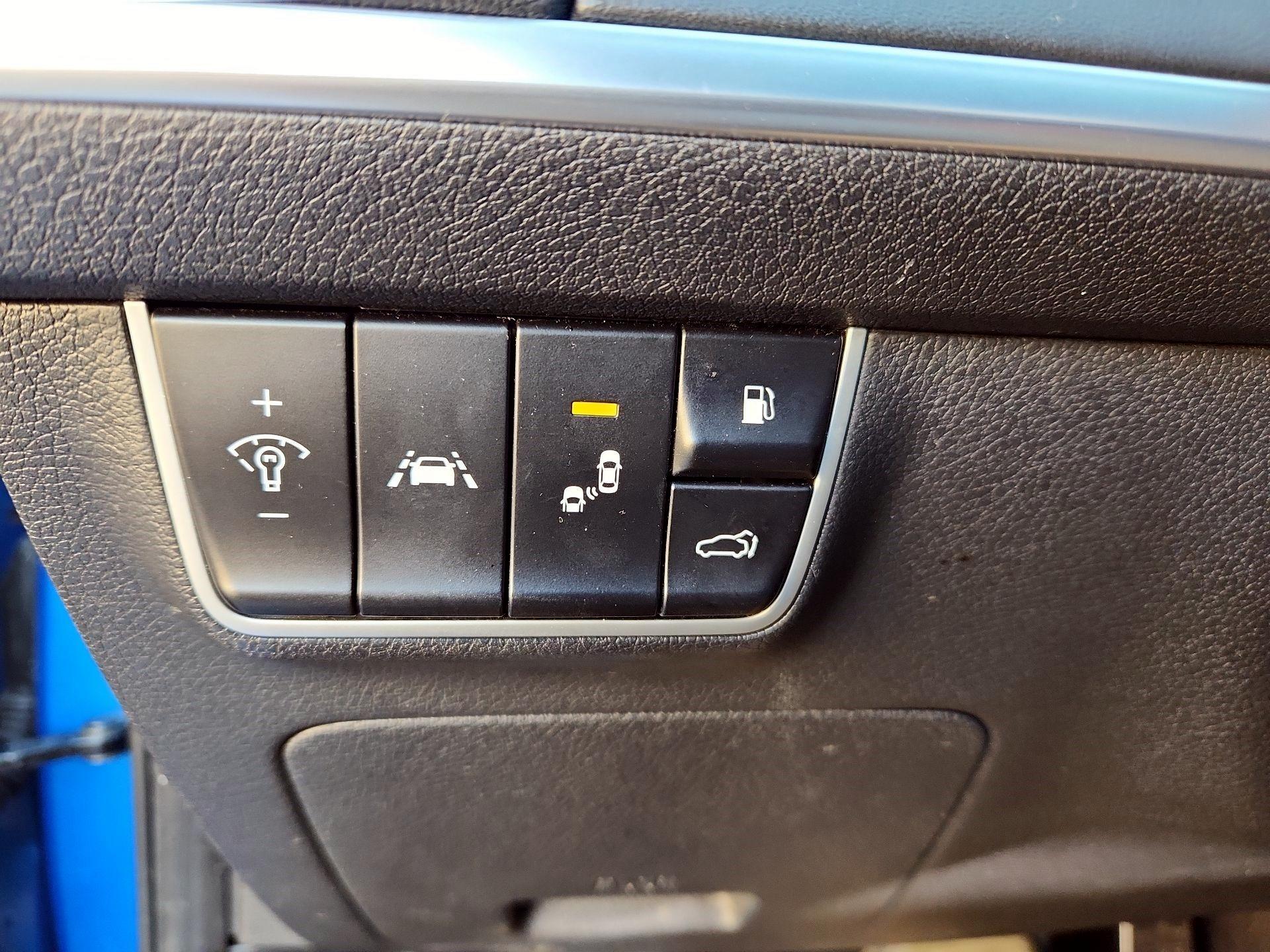 Thumbnail: 2018 Kia Stinger - 11