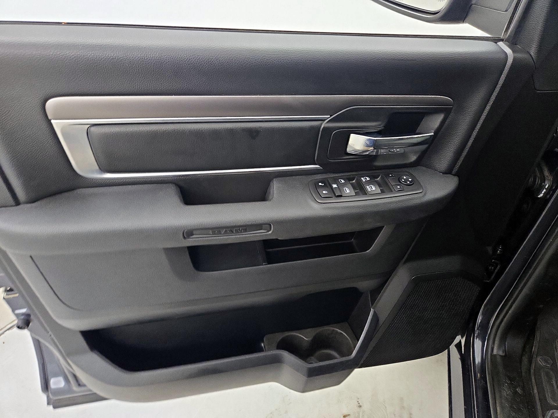 Thumbnail: 2021 RAM 1500 Classic - 12