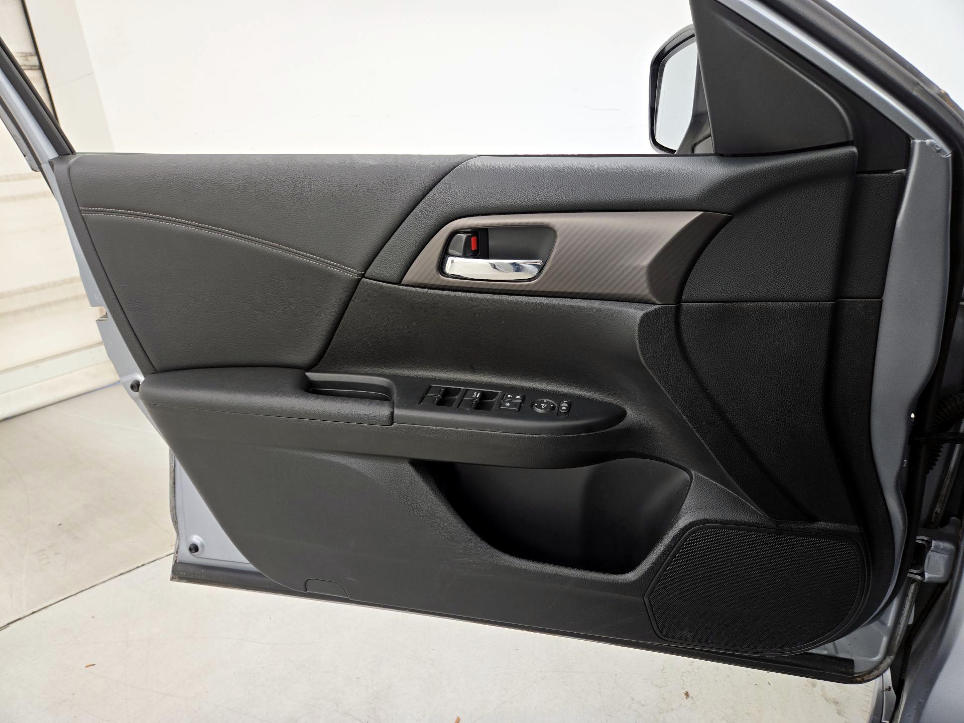 Thumbnail: 2016 Honda Accord - 12