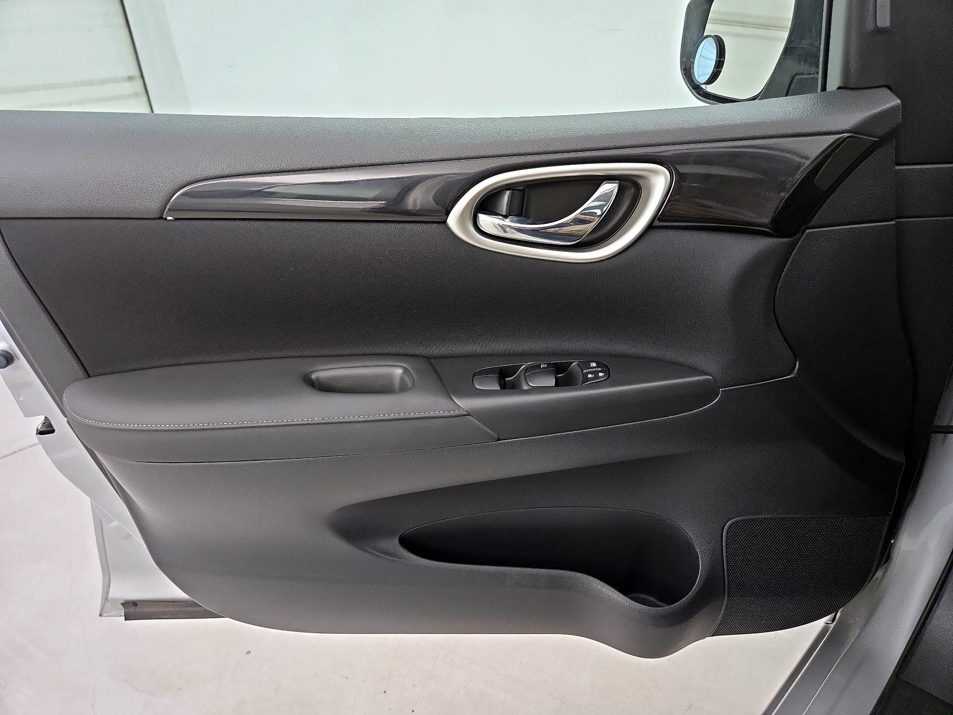 Thumbnail: 2019 Nissan Sentra - 12