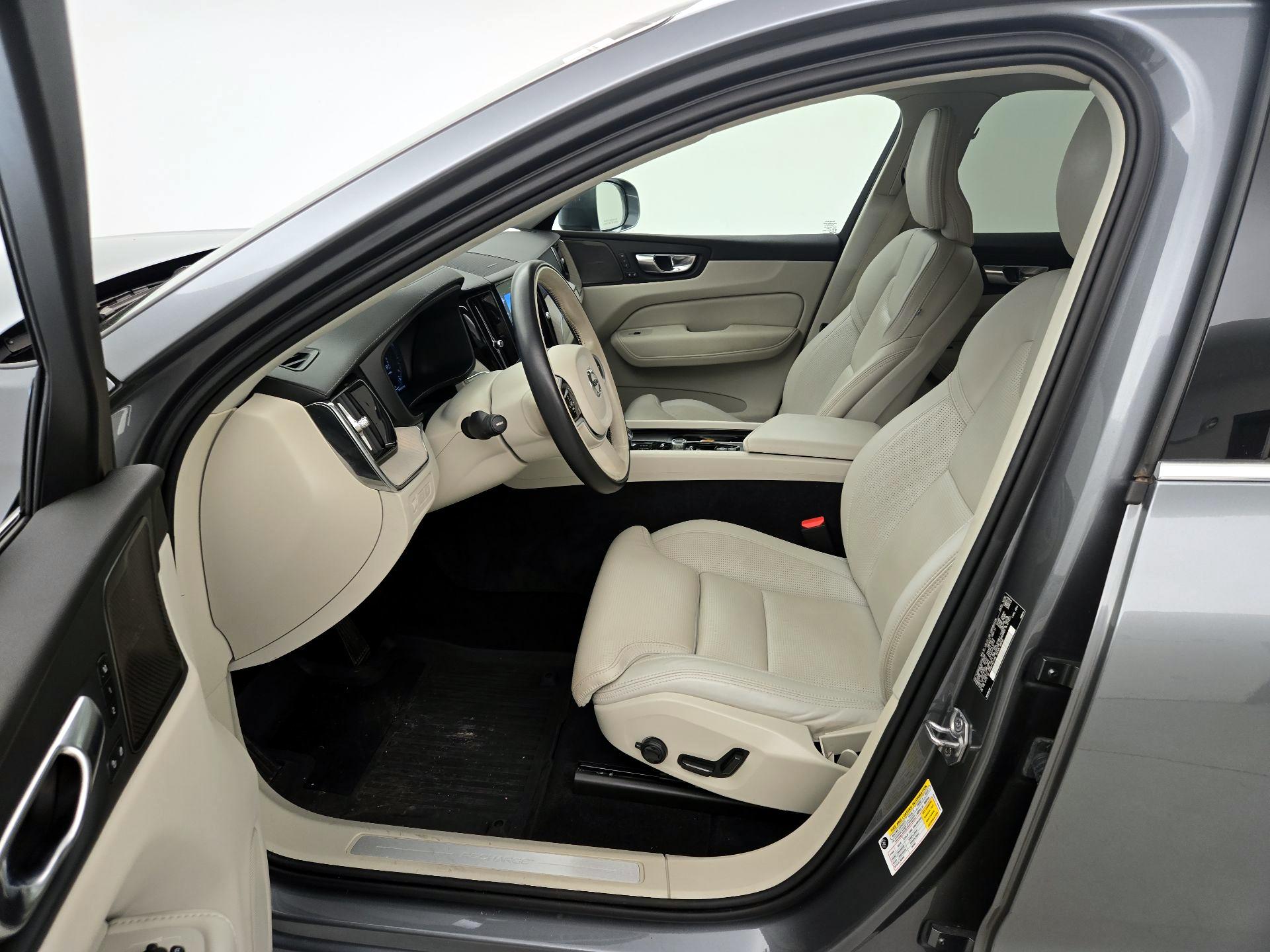 Thumbnail: 2021 Volvo XC60 - 11