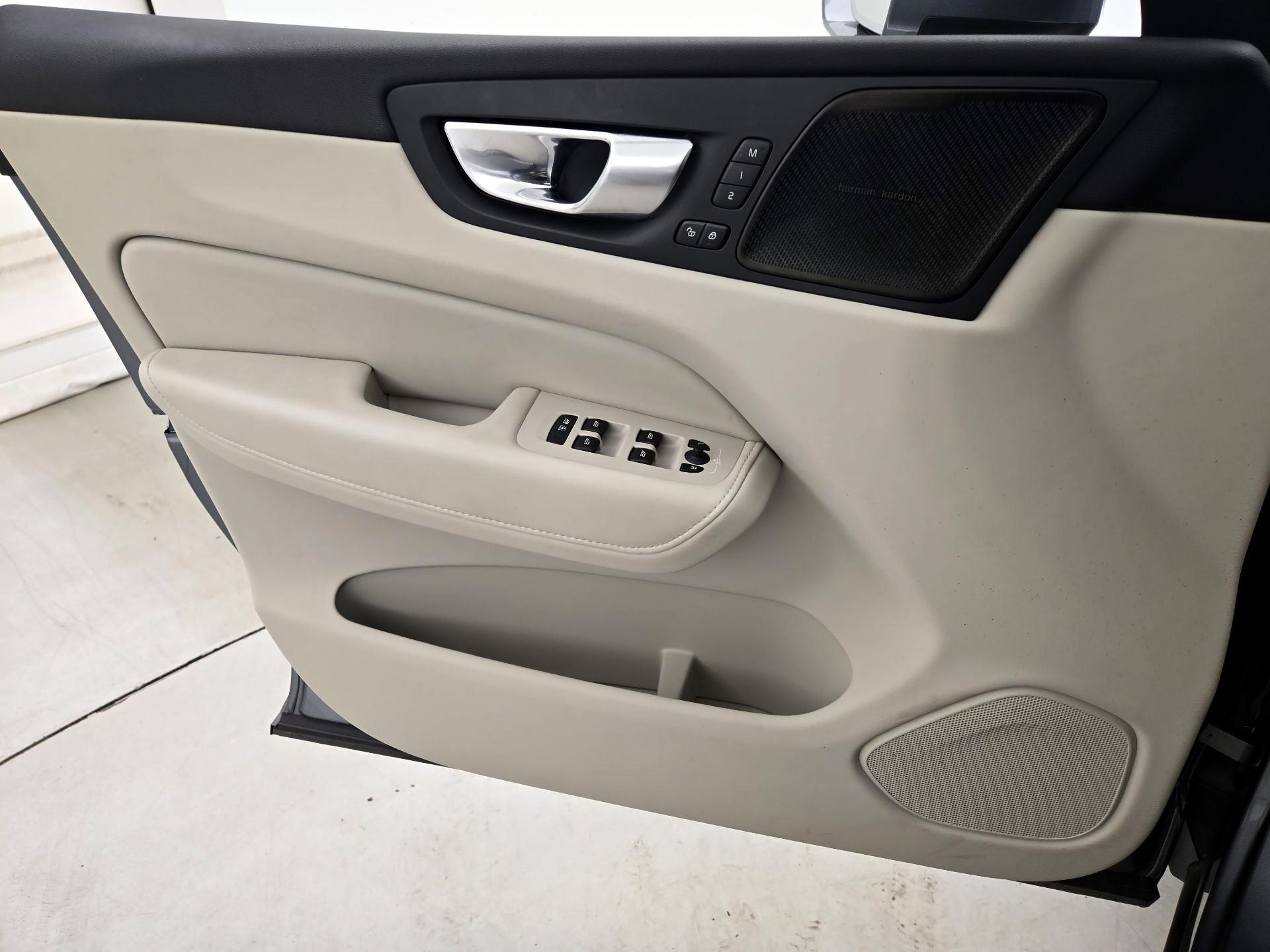 Thumbnail: 2021 Volvo XC60 - 12