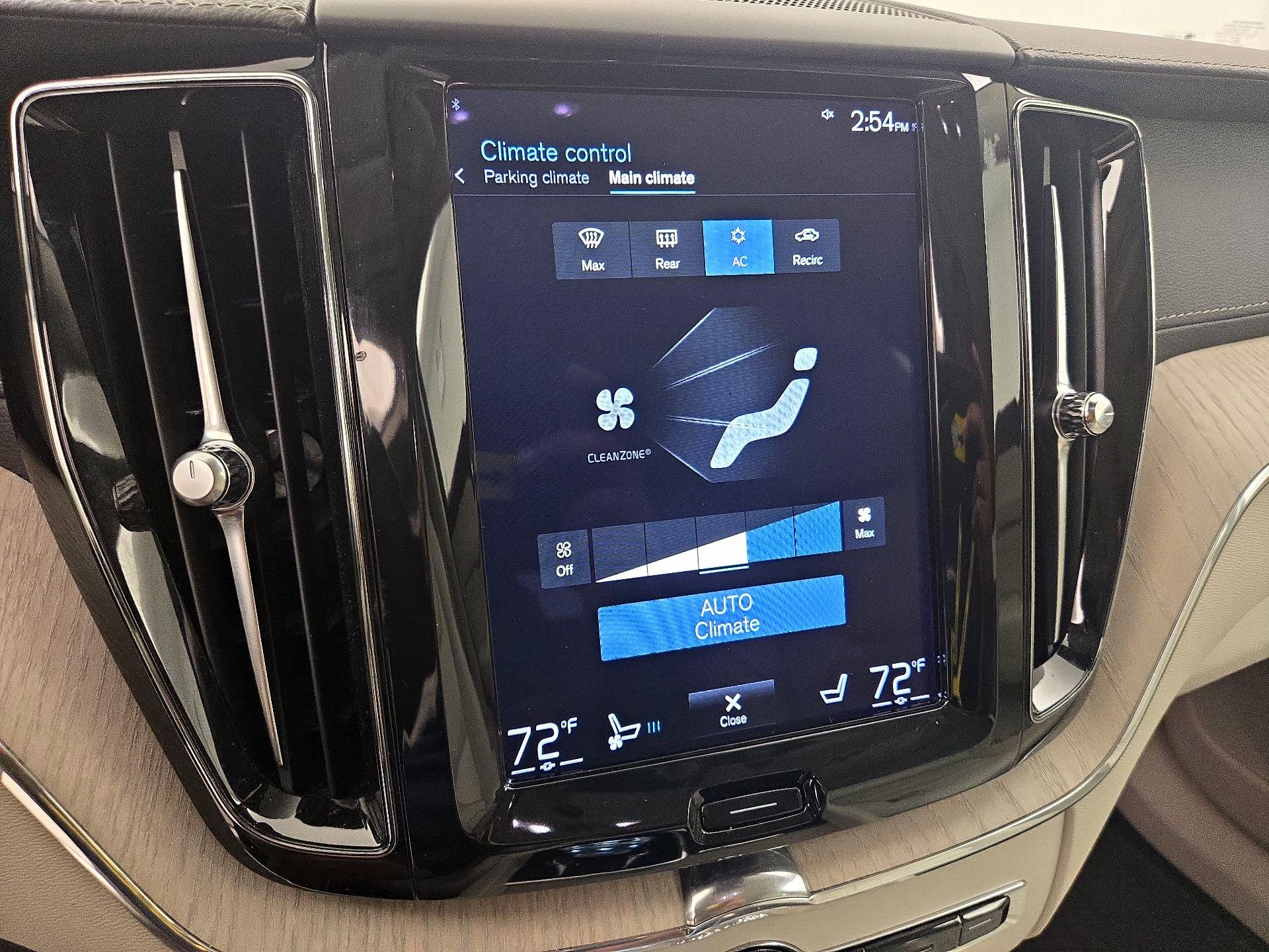 Thumbnail: 2021 Volvo XC60 - 17