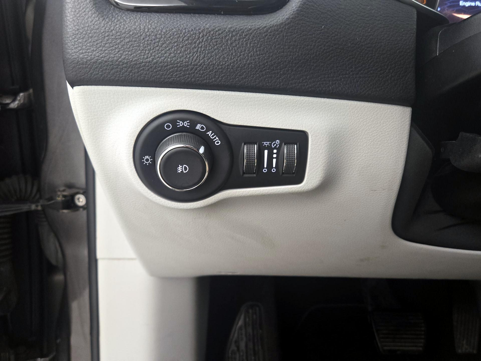Thumbnail: 2018 Jeep Compass - 13