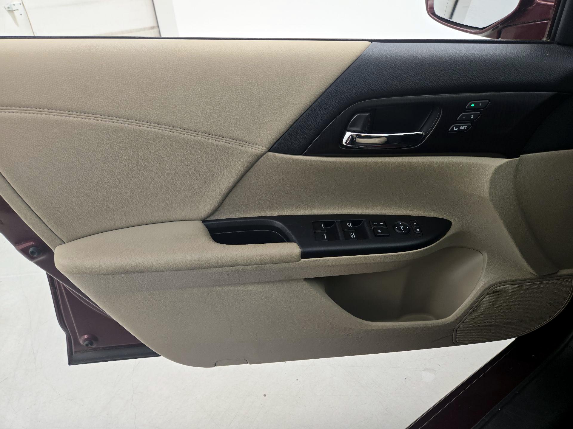 Thumbnail: 2015 Honda Accord - 12
