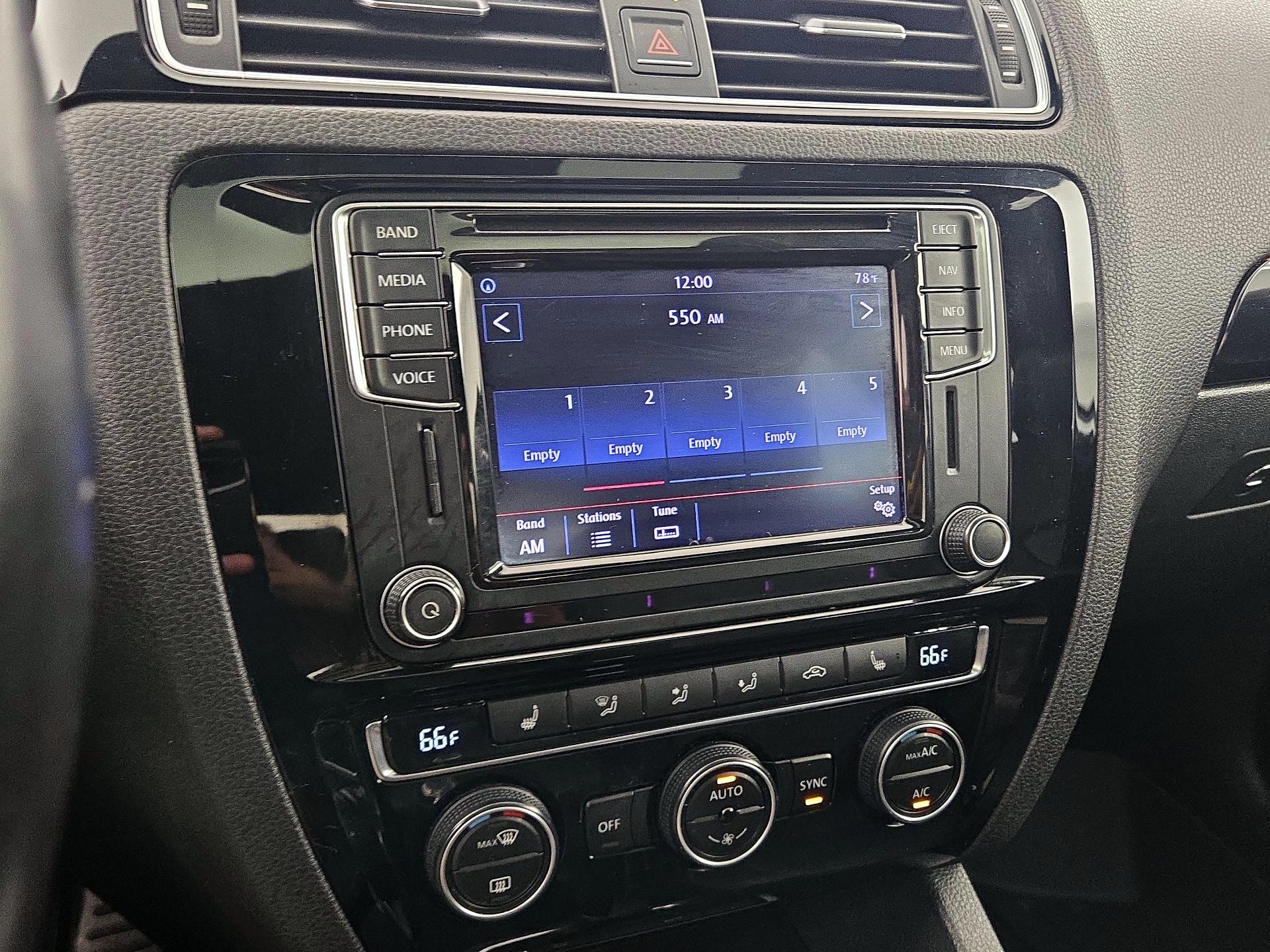 Thumbnail: 2016 Volkswagen Jetta - 16
