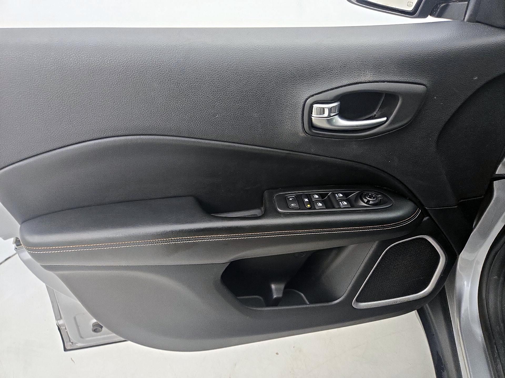 Thumbnail: 2019 Jeep Compass - 12