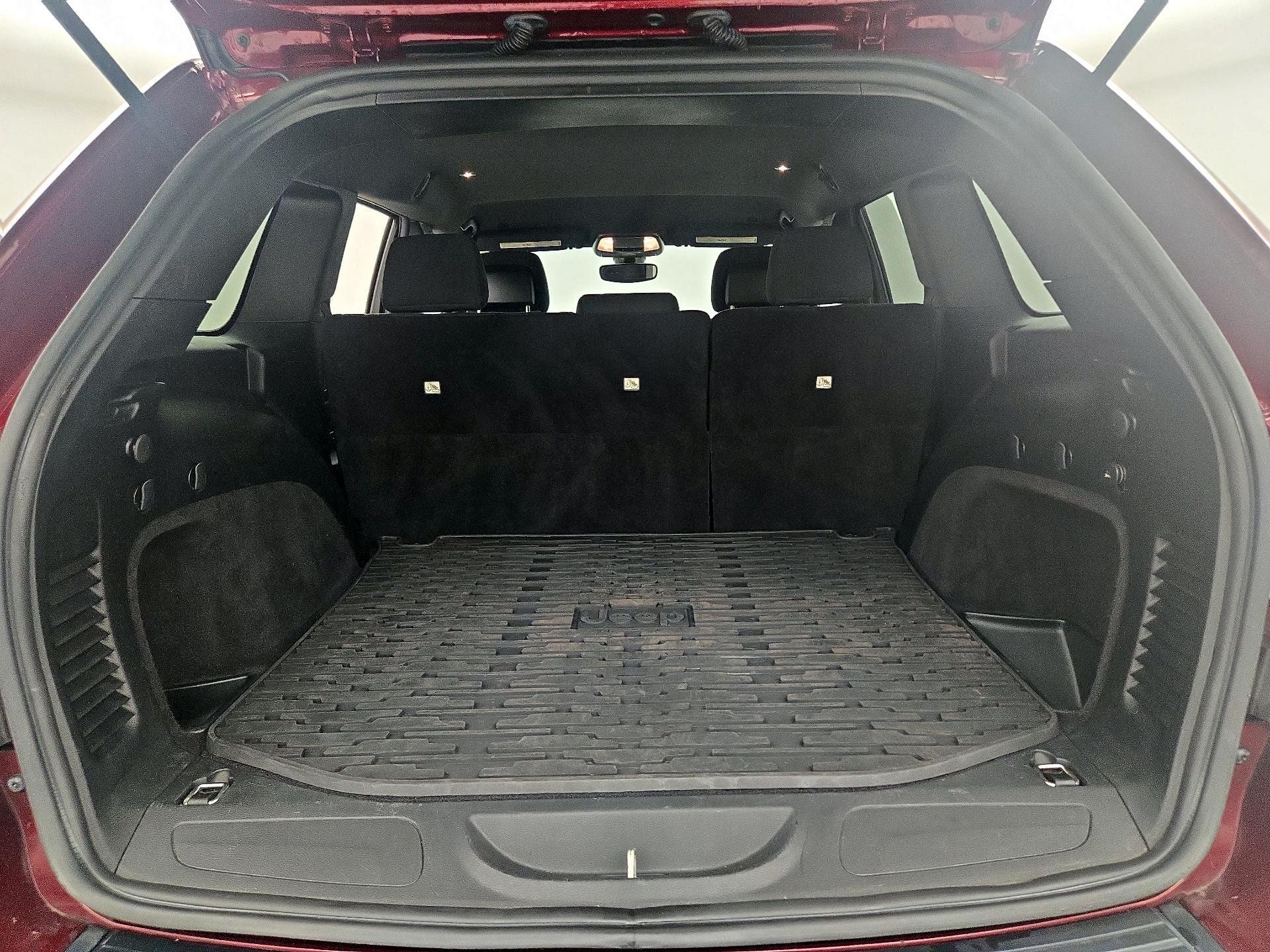 Thumbnail: 2017 Jeep Grand Cherokee - 20