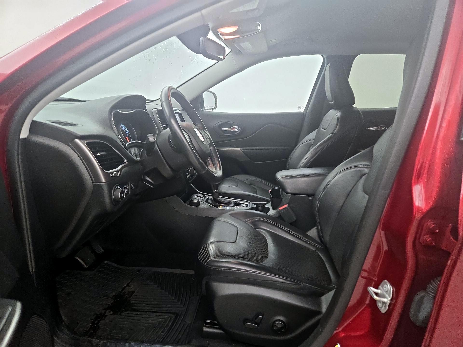 Thumbnail: 2019 Jeep Cherokee - 11